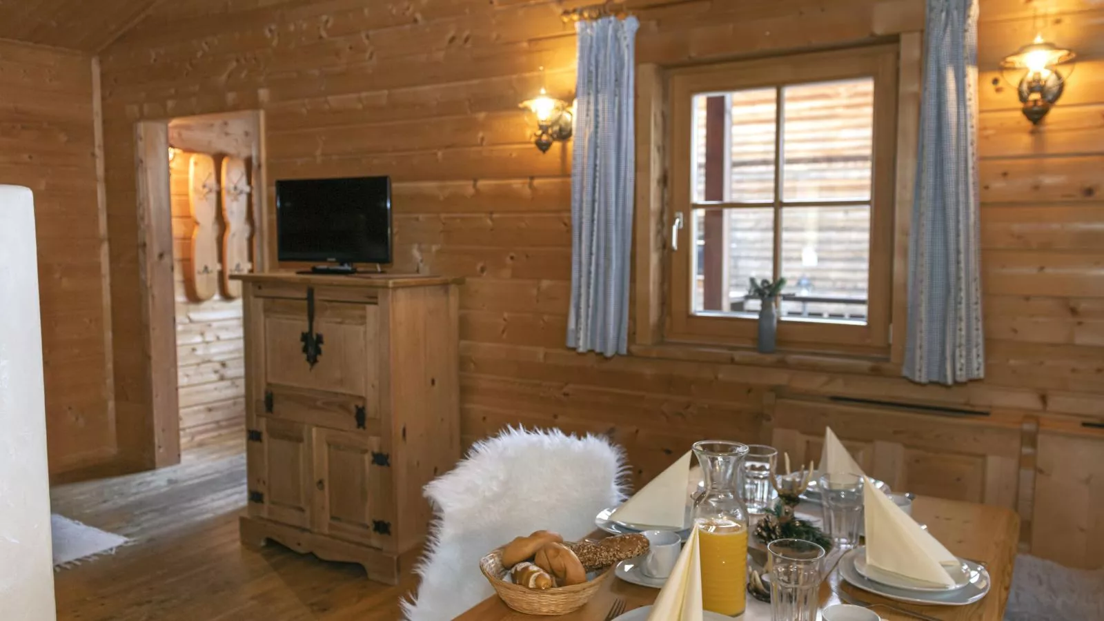 Uriges Chalet 4-Eetkamer