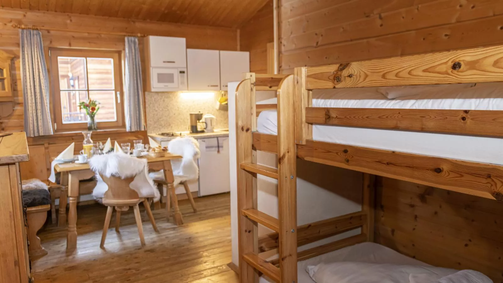 Urige Chalets 3 und 4-Eetkamer