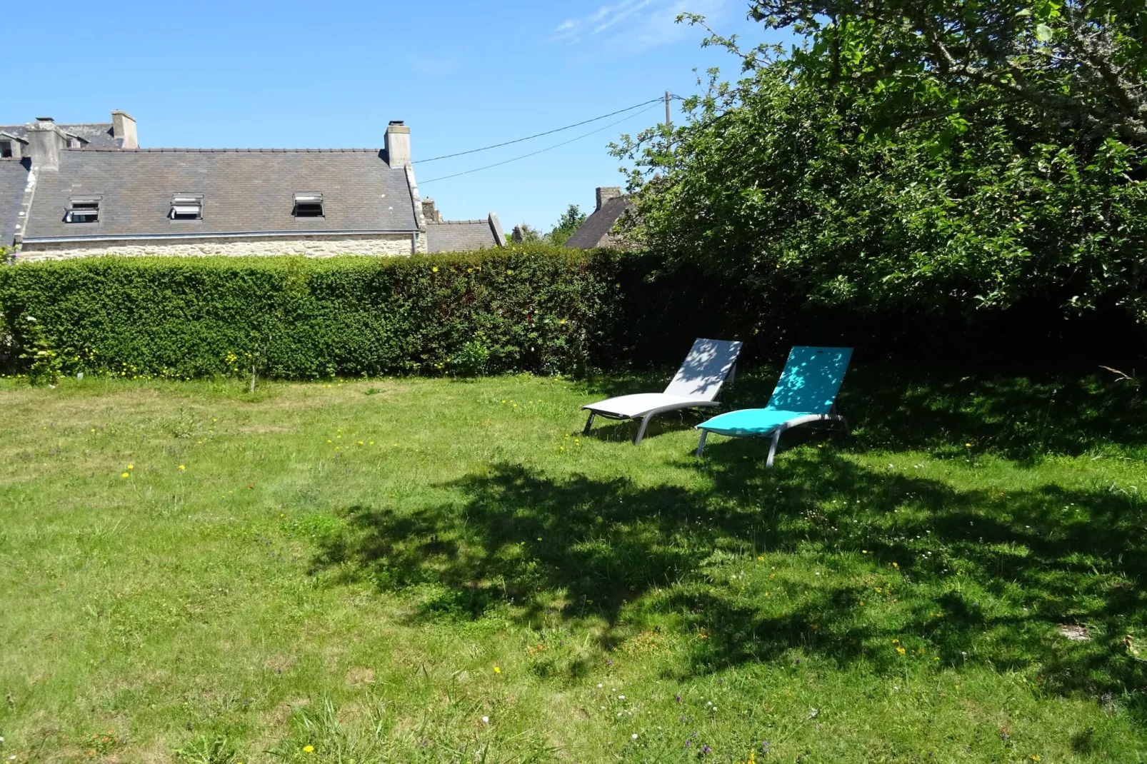 Natursteinhaus Douarnenez-Tuinen zomer