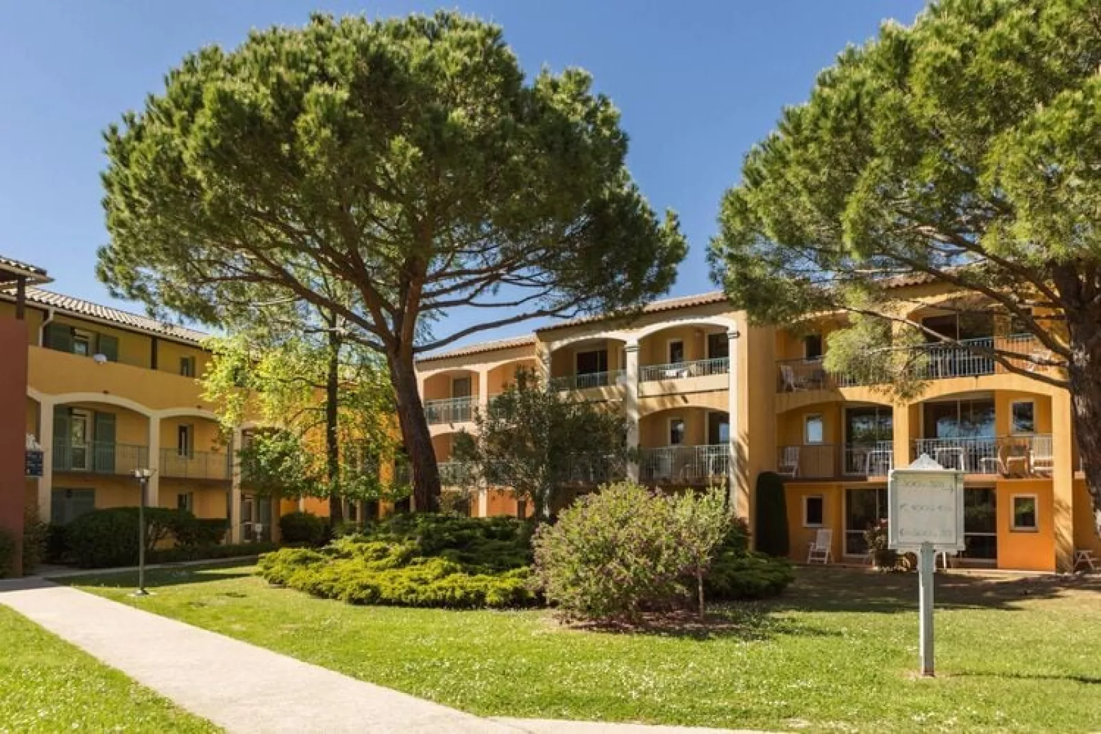 Residentie Les Rives de Cannes Mandelieu, Mandelieu-la-Napoule-Buitenkant zomer