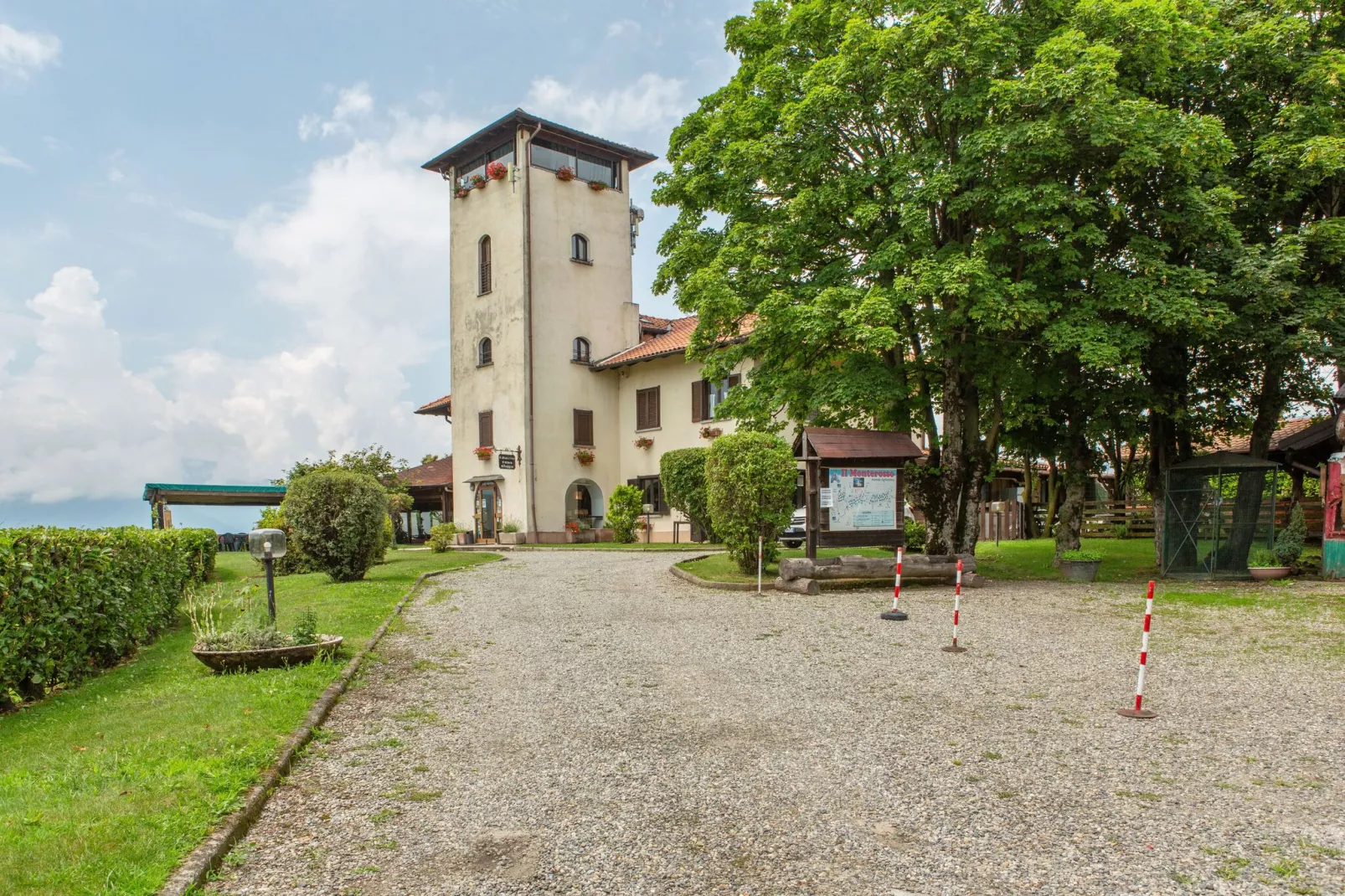 Ginestra-Buitenkant zomer