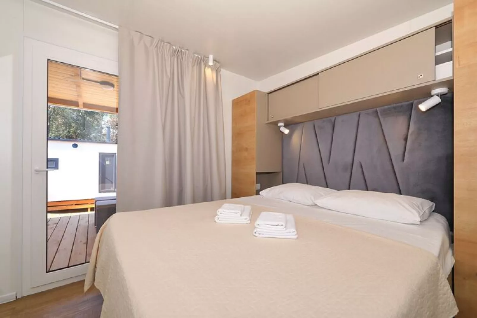 Mobile Homes Soline Biograd-Dalmatia Glamping Family Deluxe-Slaapkamer