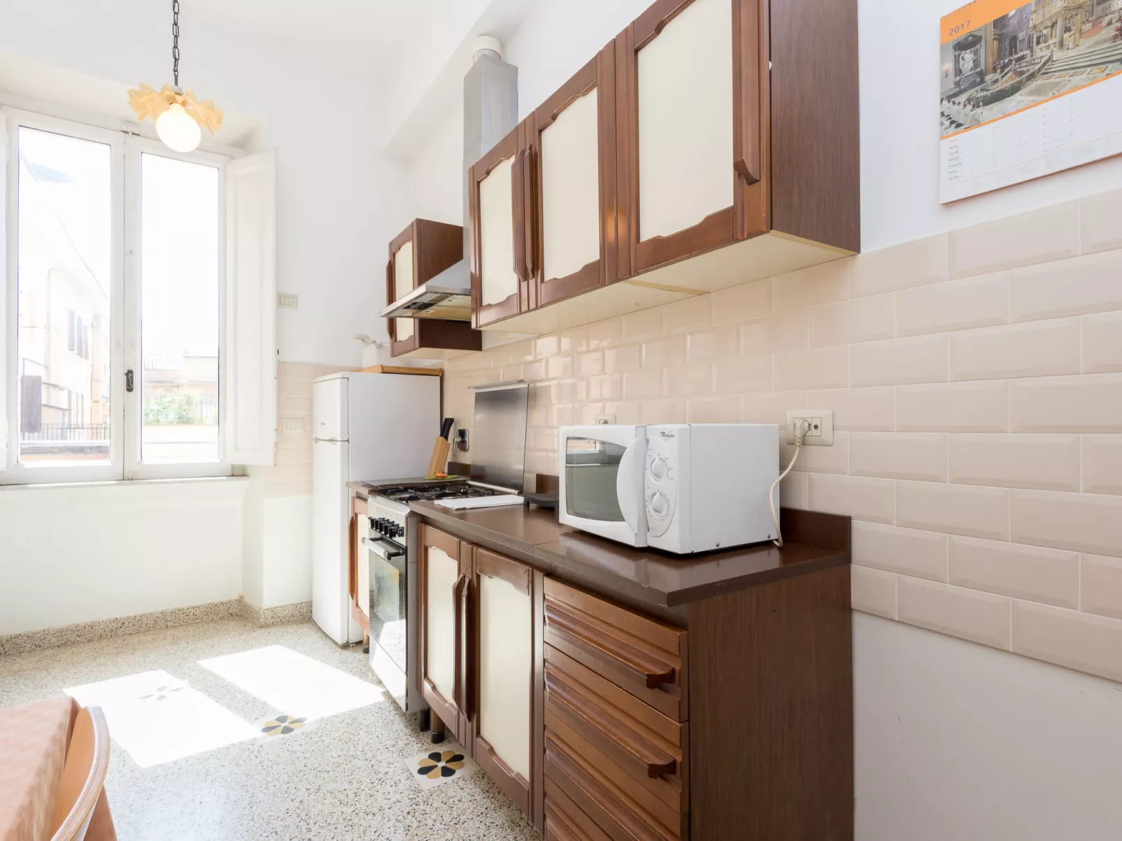 Vatican Comfortable Sunny Apartment-Binnen