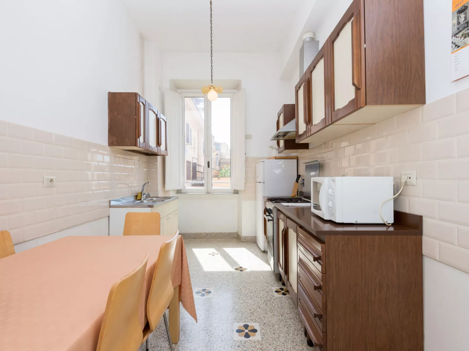 Vatican Comfortable Sunny Apartment-Binnen