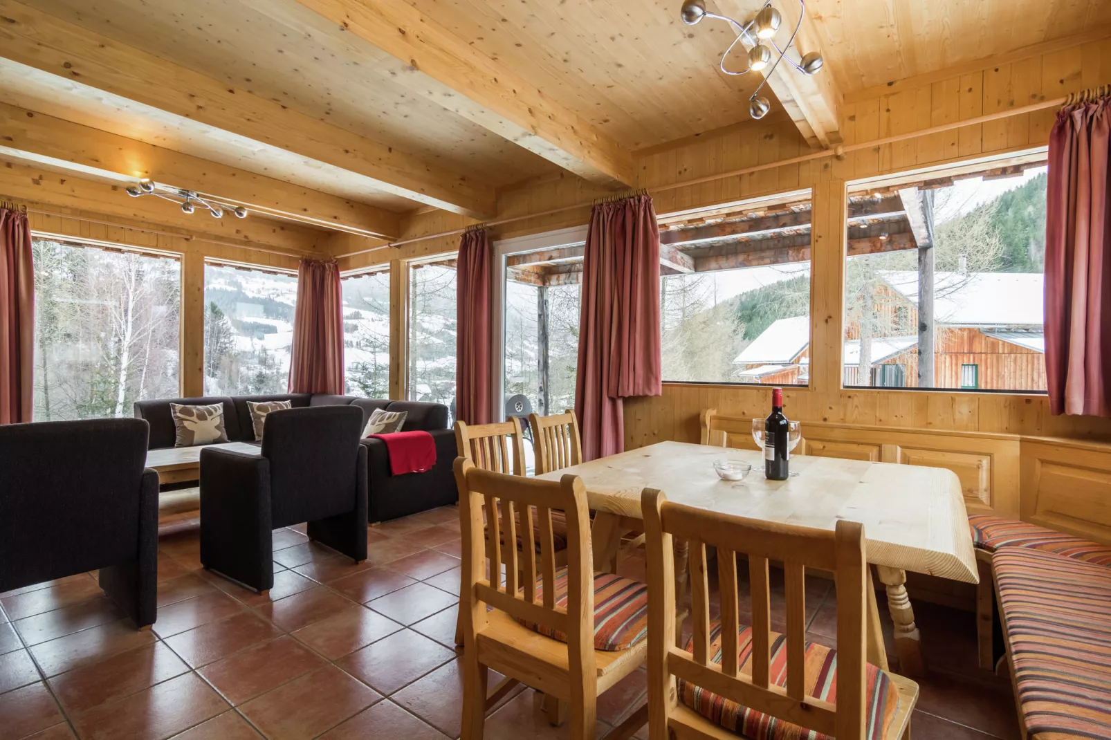 Chalet in Austria-Eetkamer