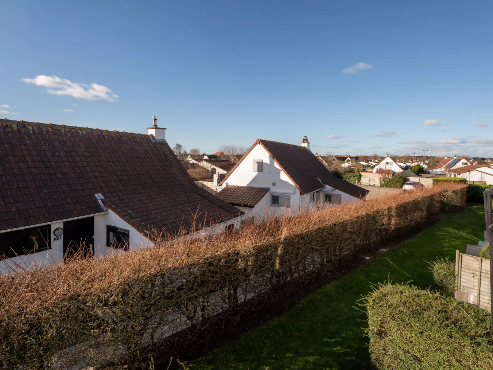 Dina with parking and shared pool-Buiten