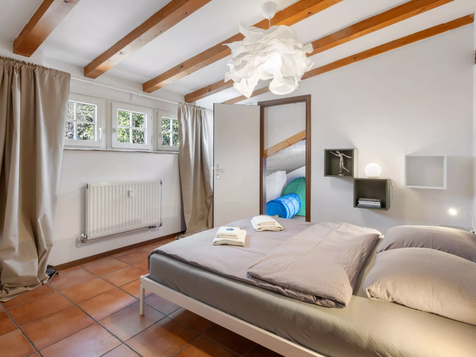 Attic Ascona-Binnen