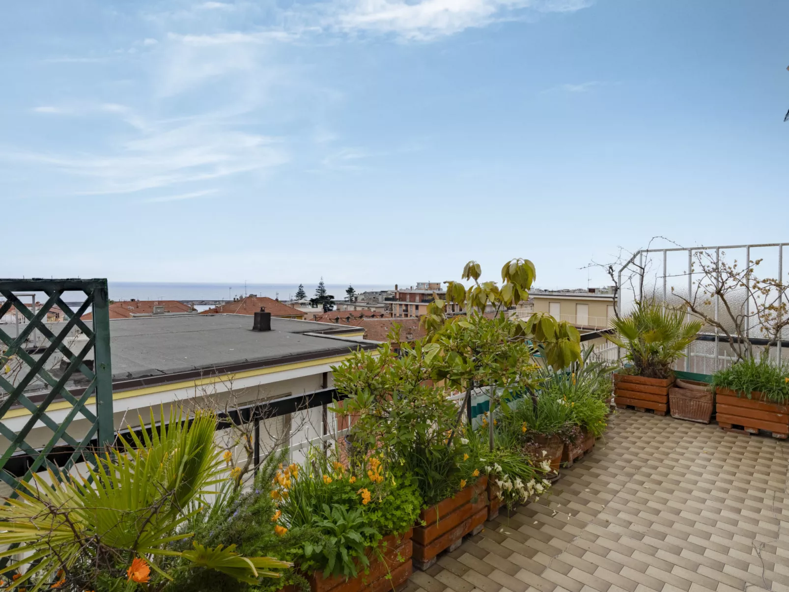 Seeview Penthouse-Buiten