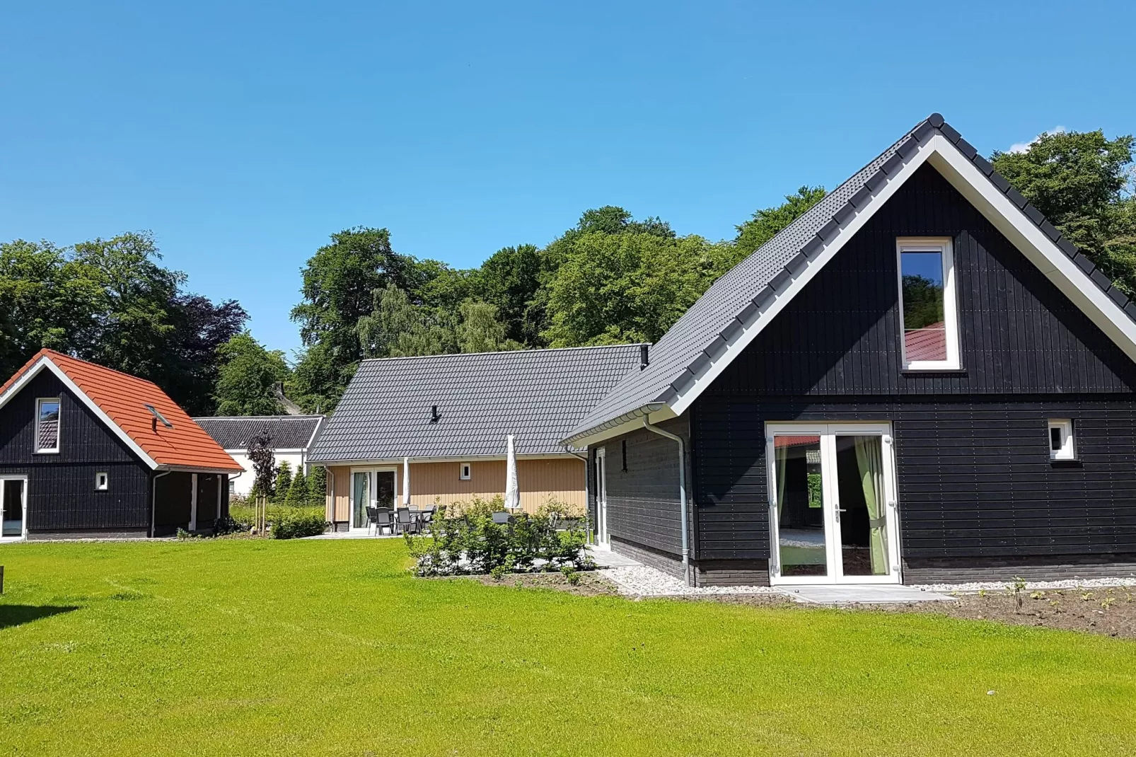 Villapark Ehzerburg 2-Buitenkant zomer