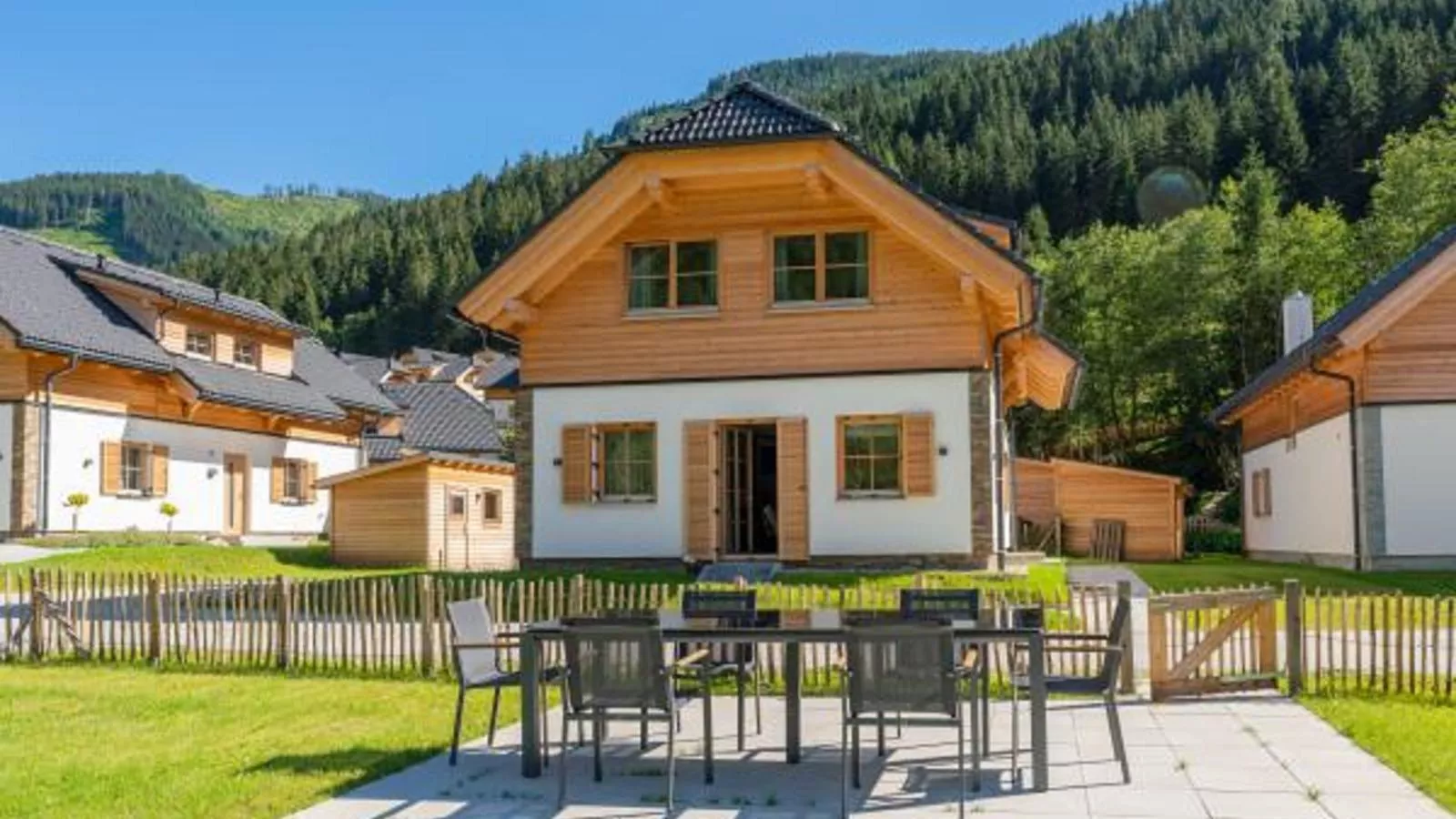 Steier Hütte S-Buitenkant zomer