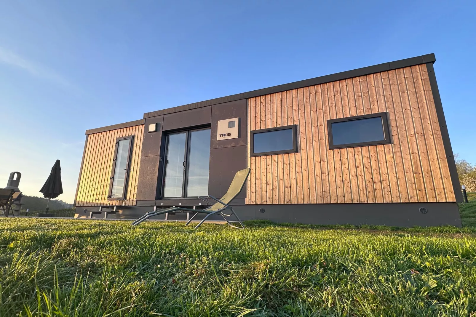 FERIENDORF SEEBLICK - Tiny Chalet am Eixendorfer See-Buitenkant zomer