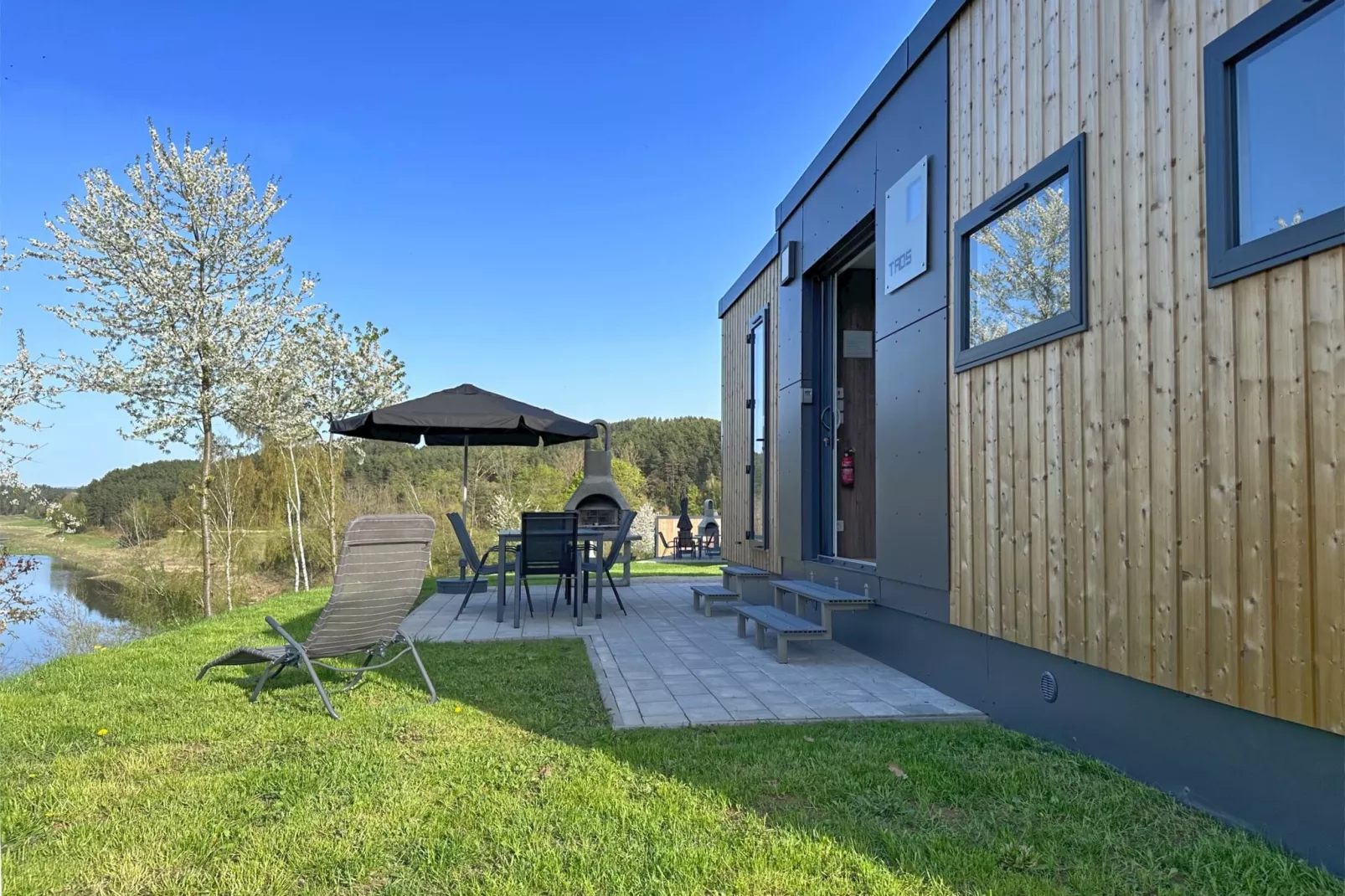 FERIENDORF SEEBLICK - Tiny Chalet am Eixendorfer See-Terrasbalkon