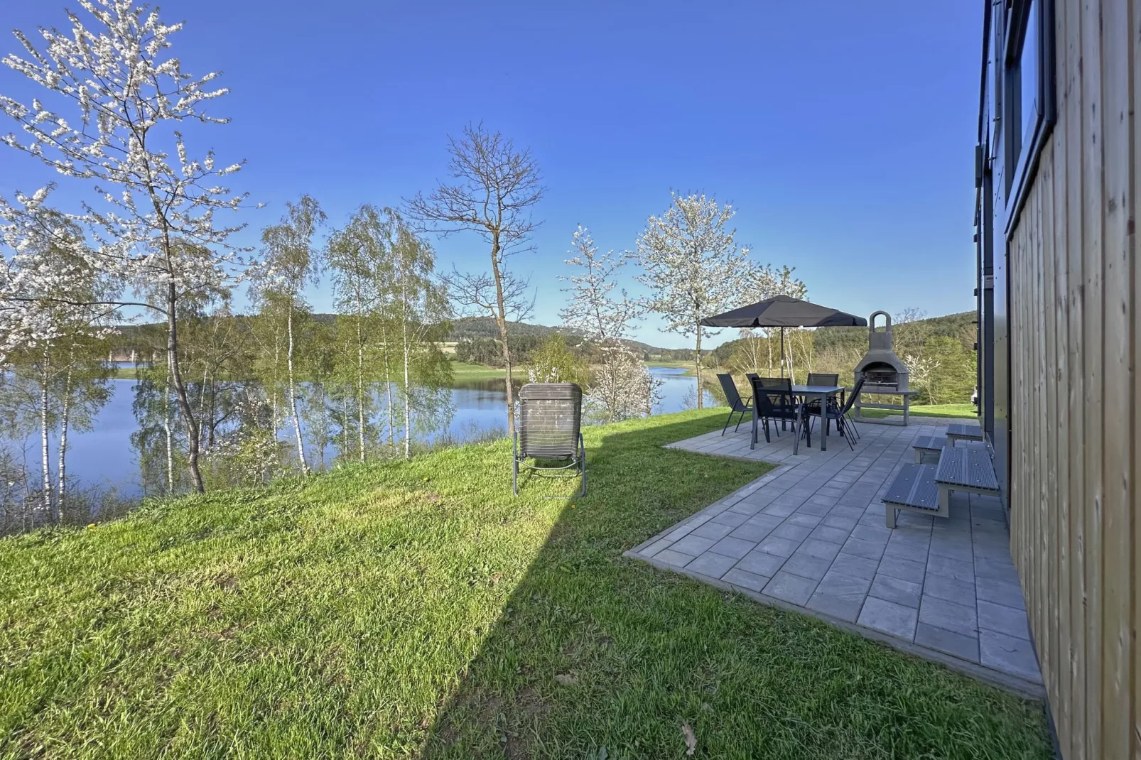 FERIENDORF SEEBLICK - Tiny Chalet am Eixendorfer See-Uitzicht zomer