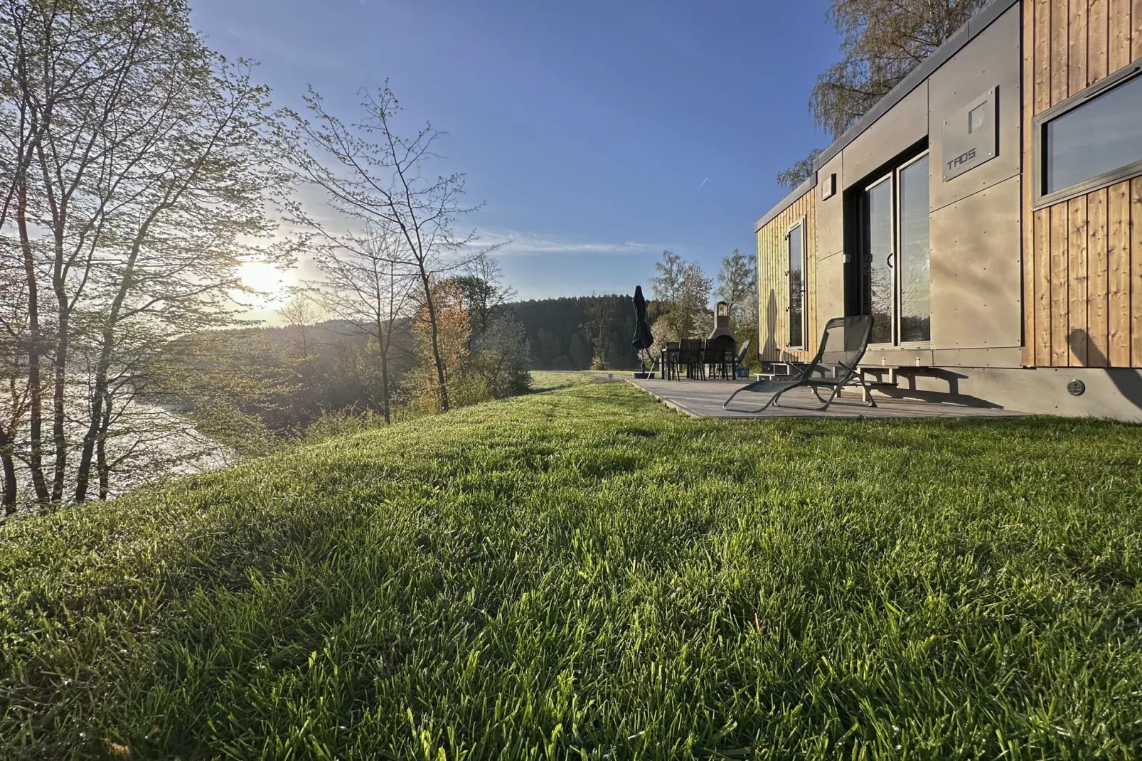 FERIENDORF SEEBLICK - Tiny Chalet am Eixendorfer See-Terrasbalkon