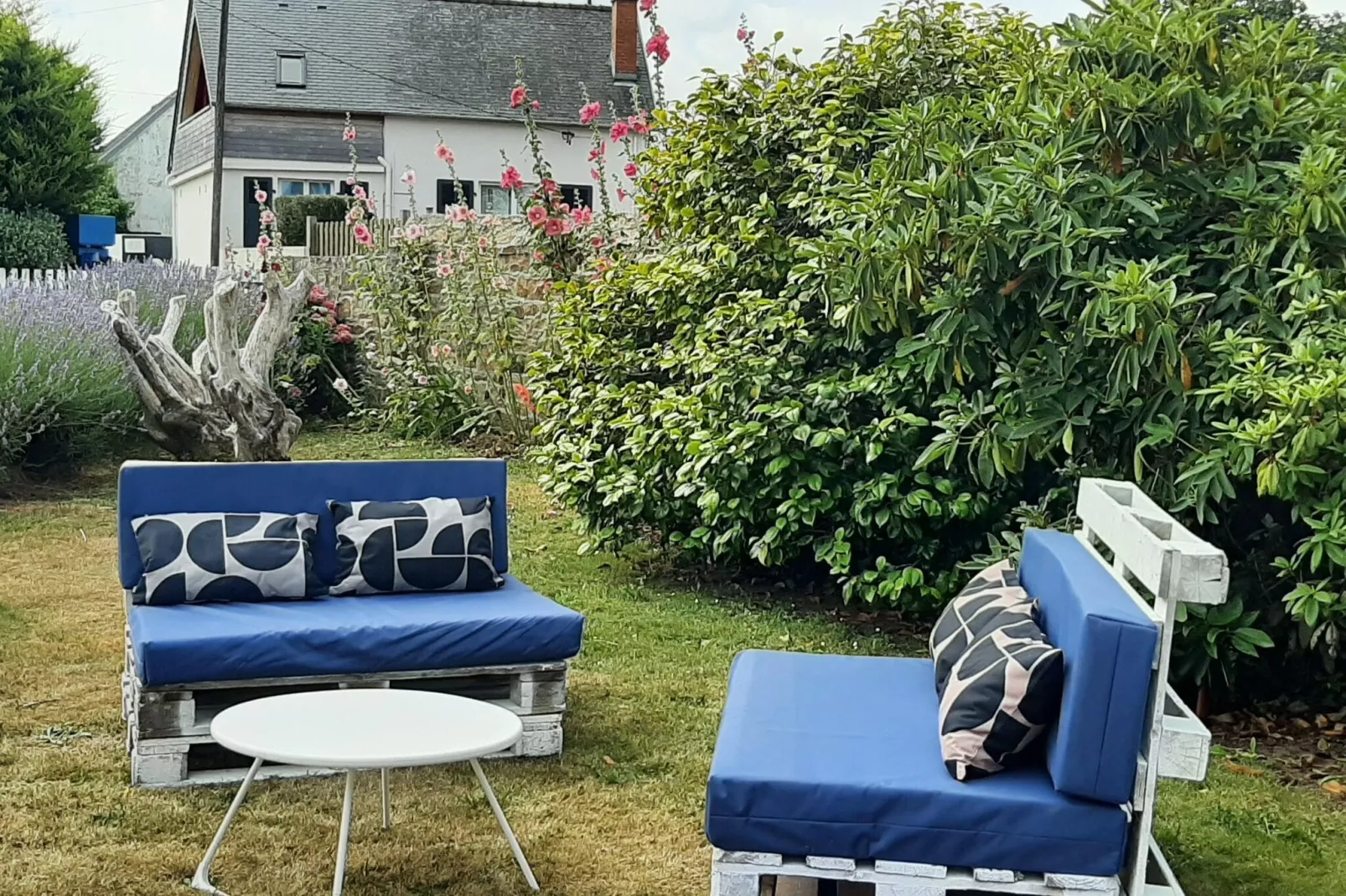 Holiday home in Plougasnou Baie de Morlaix-Tuinen zomer