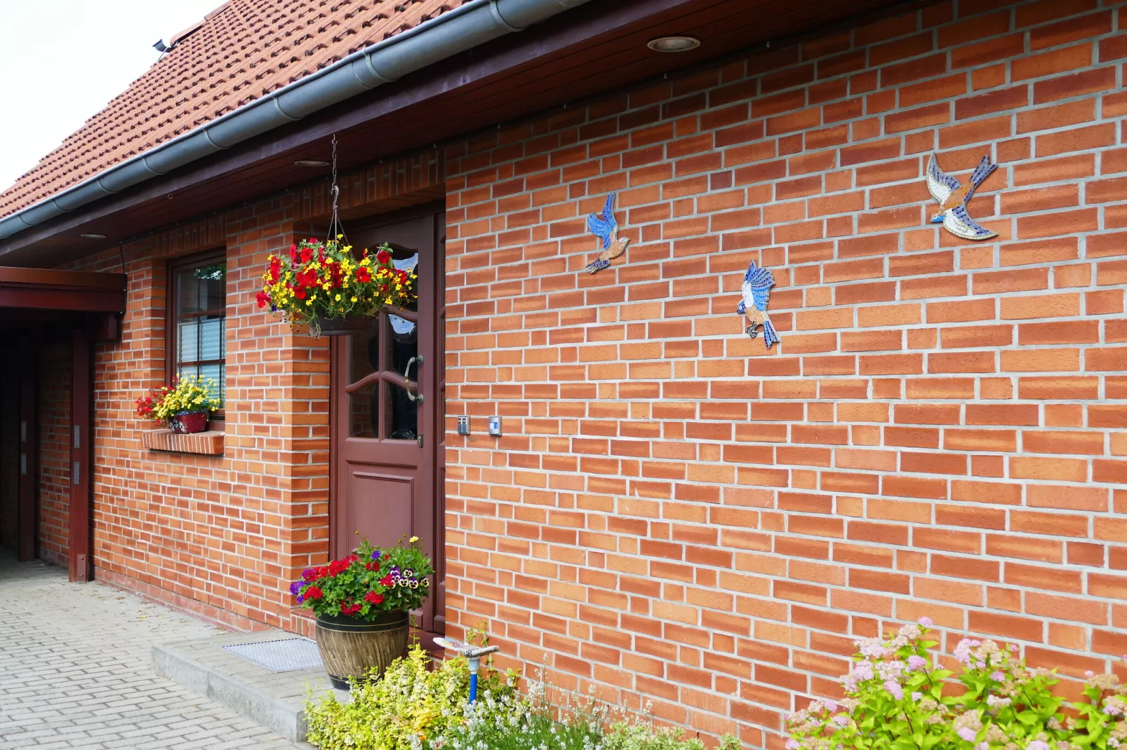 Schwalbenring nahe Karls Erdbeerhof-Buitenkant zomer