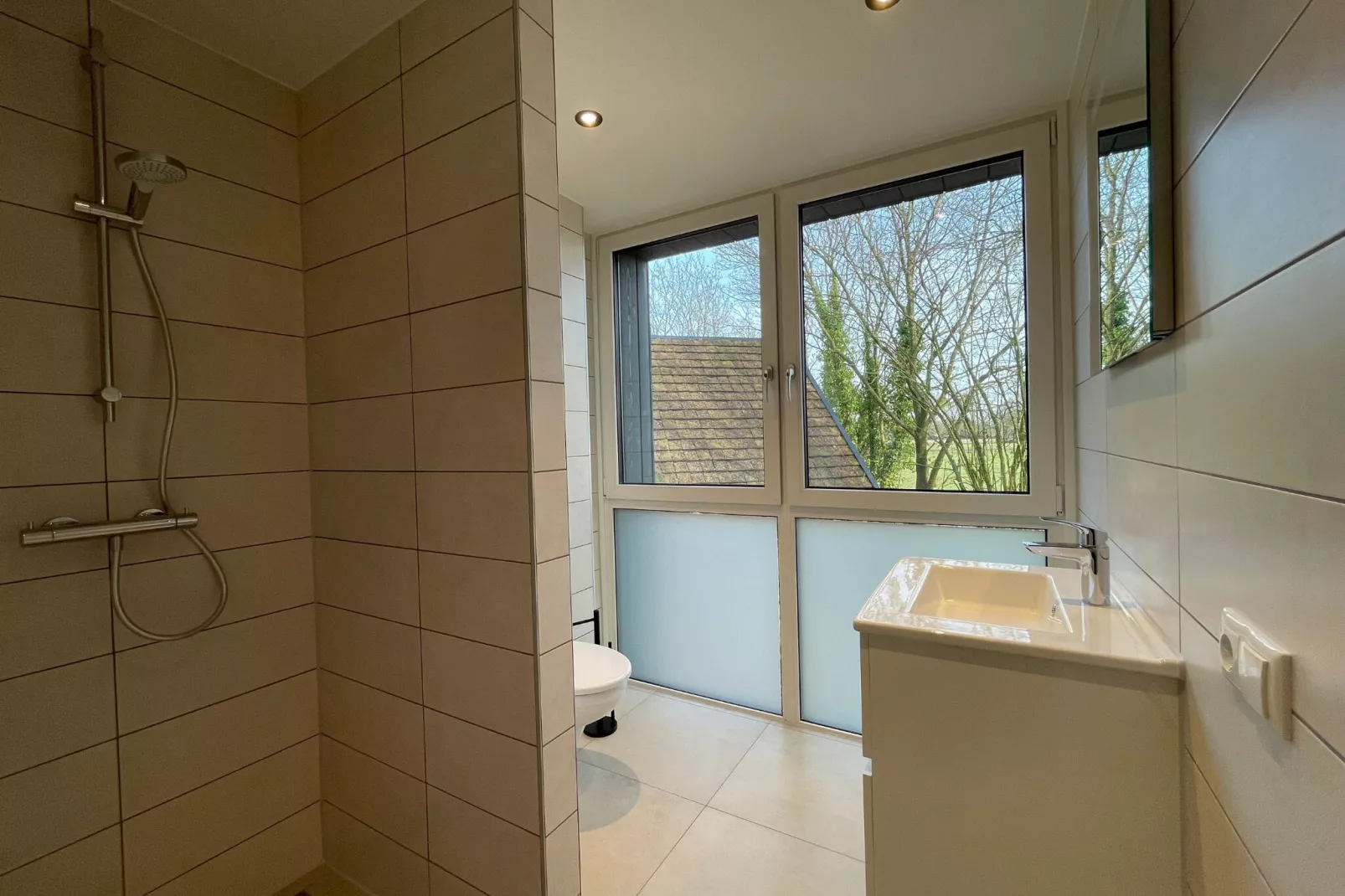 Bos Villa met Hottub  6 personen-Badkamer