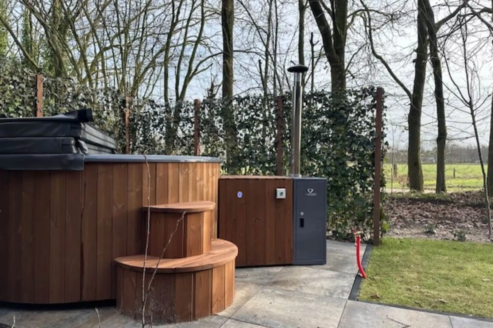 Bos Villa met Hottub  6 personen-Wellness