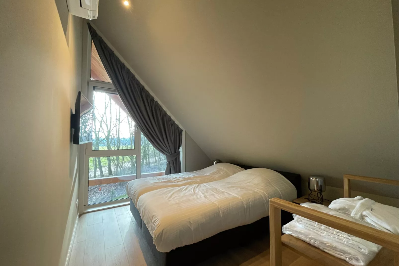 Bos Villa met Hottub & Sauna  8 personen-Slaapkamer