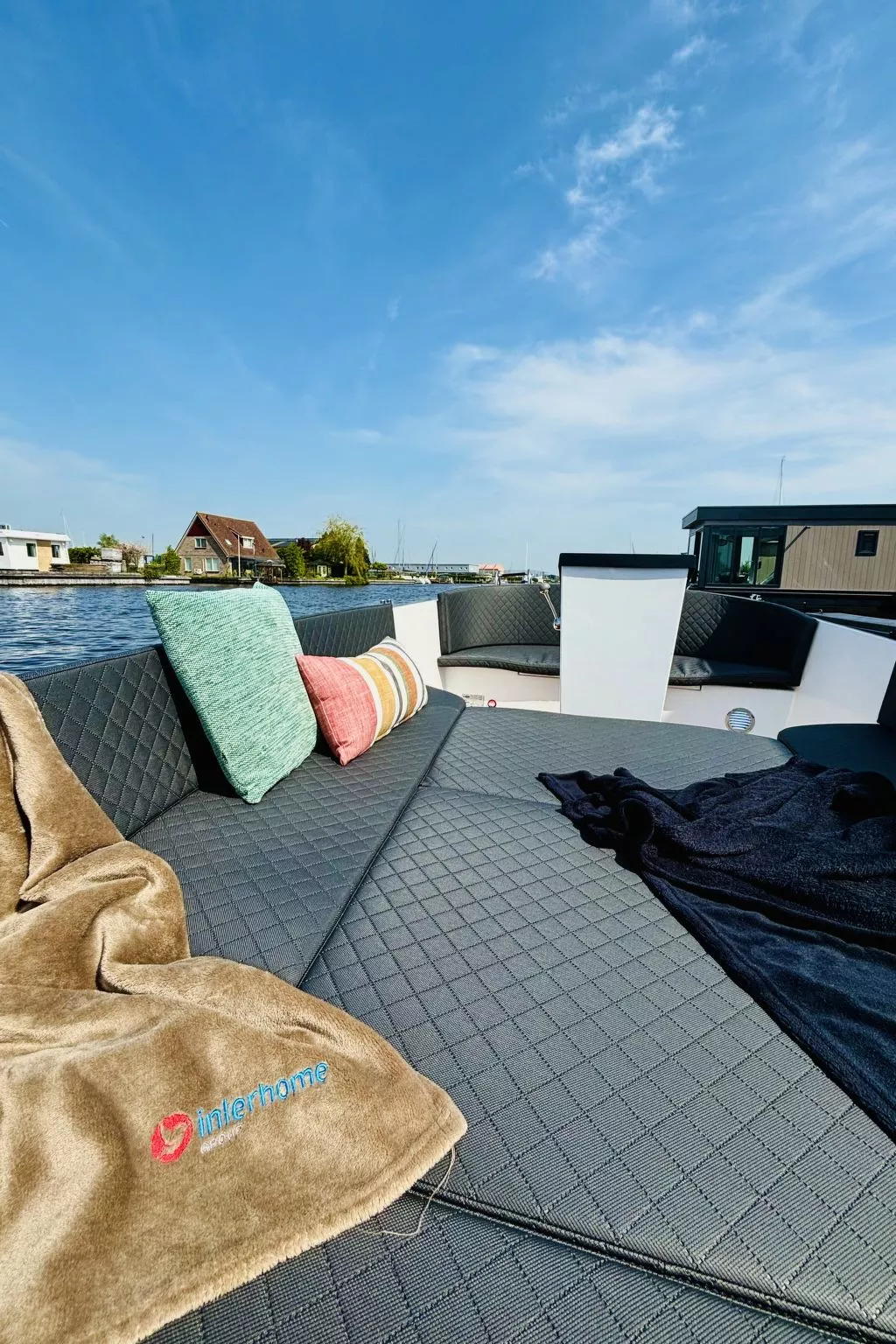 Harboursuite Woudsend incl. motorboot-Buiten