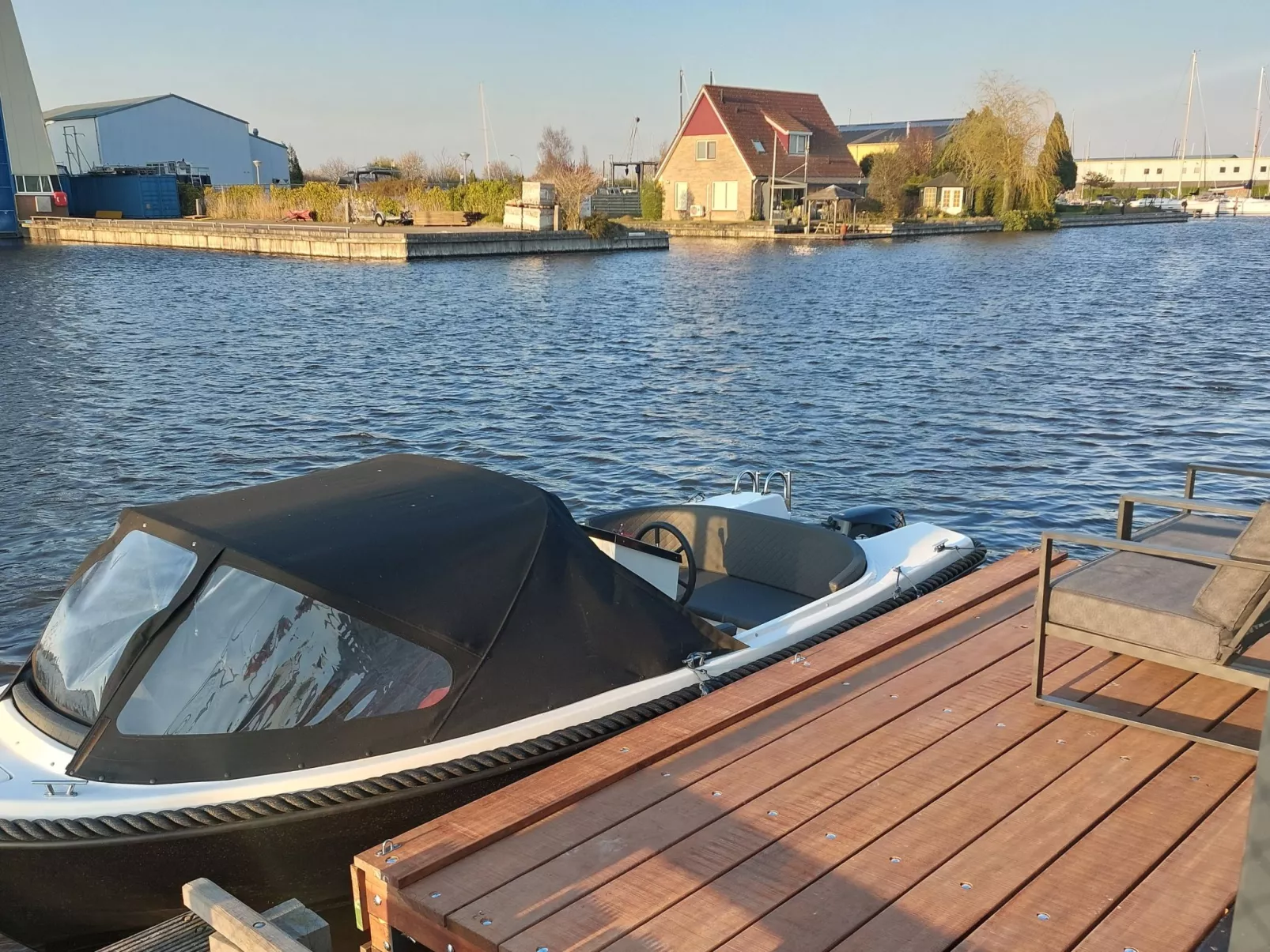 Harboursuite Woudsend incl. motorboot-Buiten