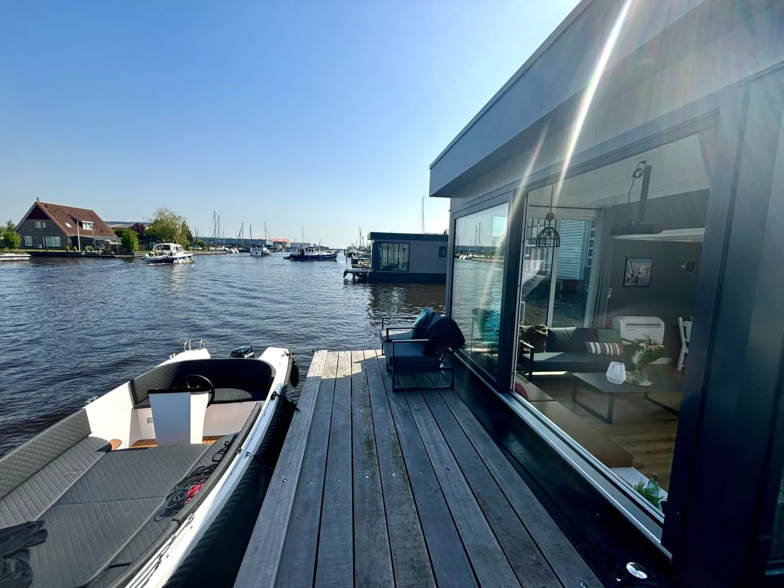 Harboursuite Woudsend incl. motorboot-Binnen