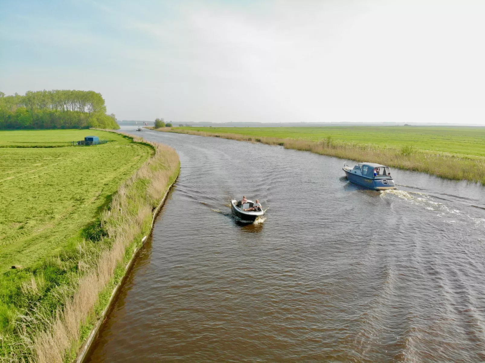 Harboursuite Woudsend incl. motorboot-Buiten