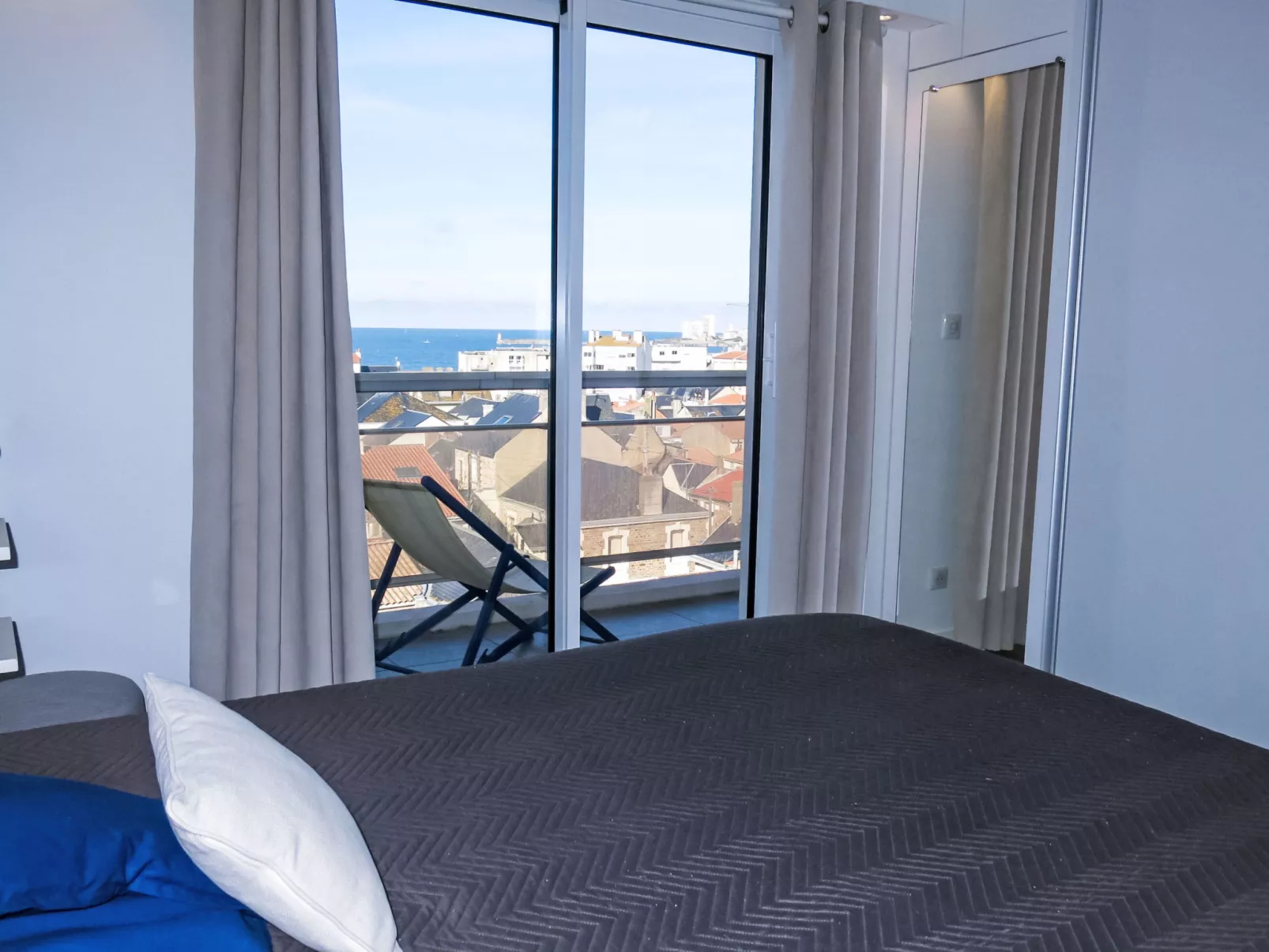 L'Hippocampe T2 balcon et large vue mer-Binnen