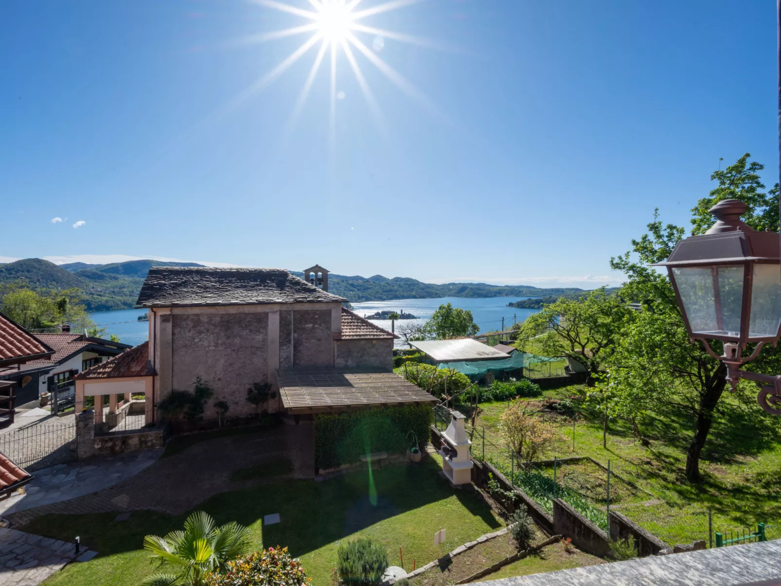 Monte San Giulio-Buiten