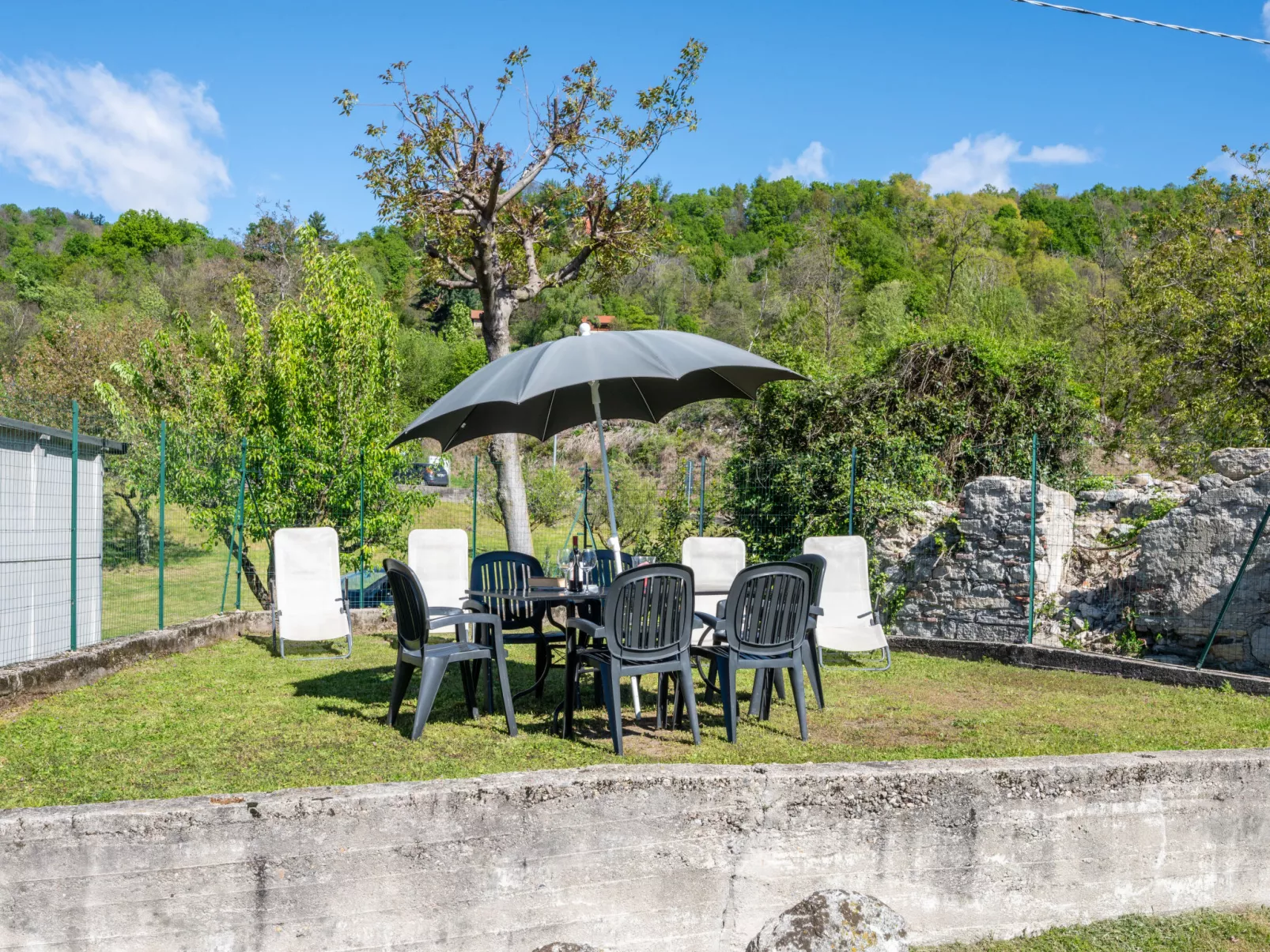 Monte San Giulio-Buiten