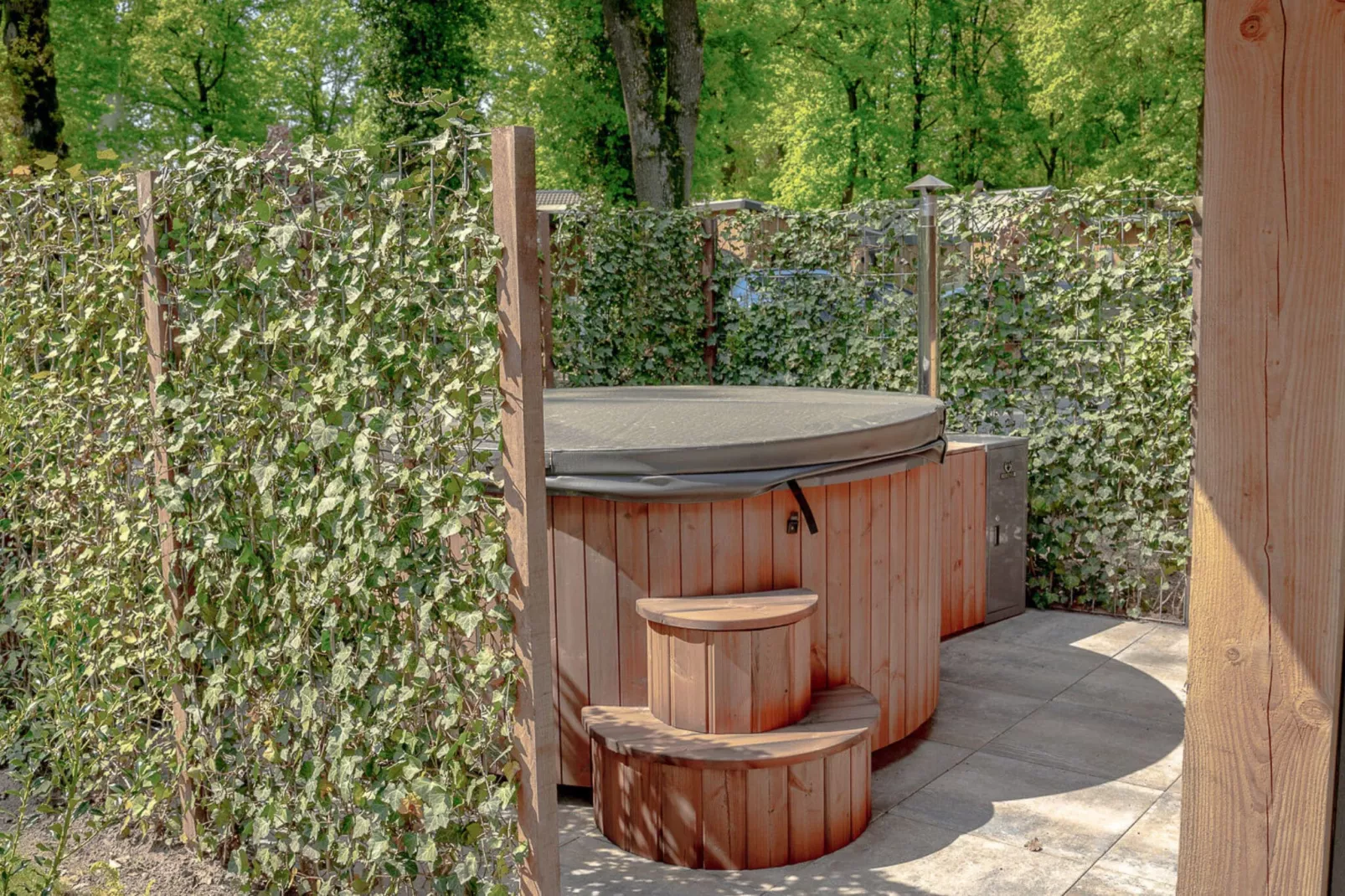 Bos Villa met Hottub  6 personen-Wellness