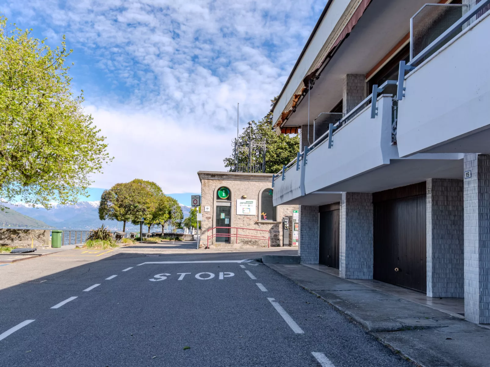 Attilio lake front view-Buiten