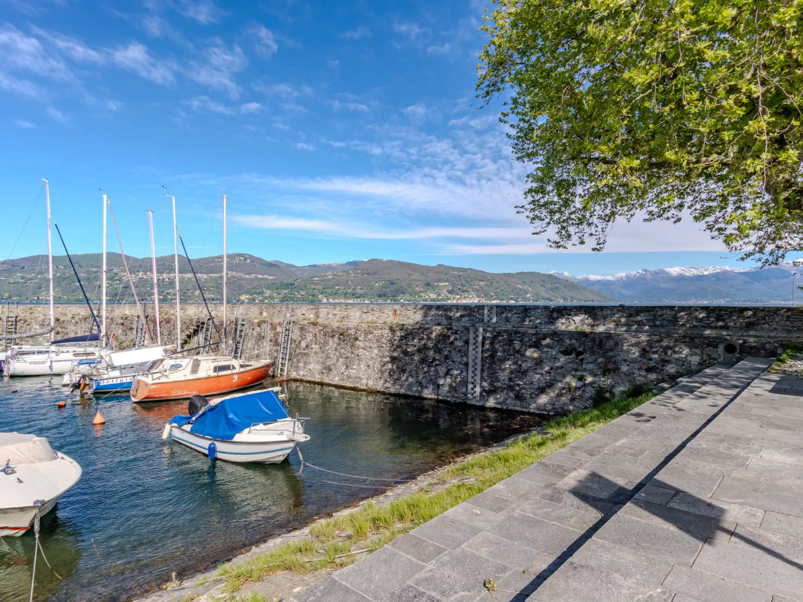 Attilio lake front view-Buiten