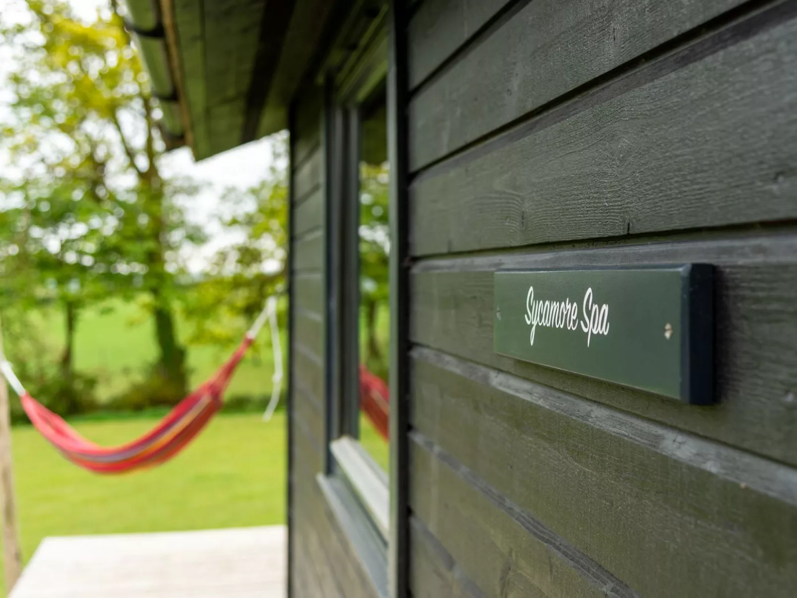 Sycamore Hot Tub Lodge-Buiten