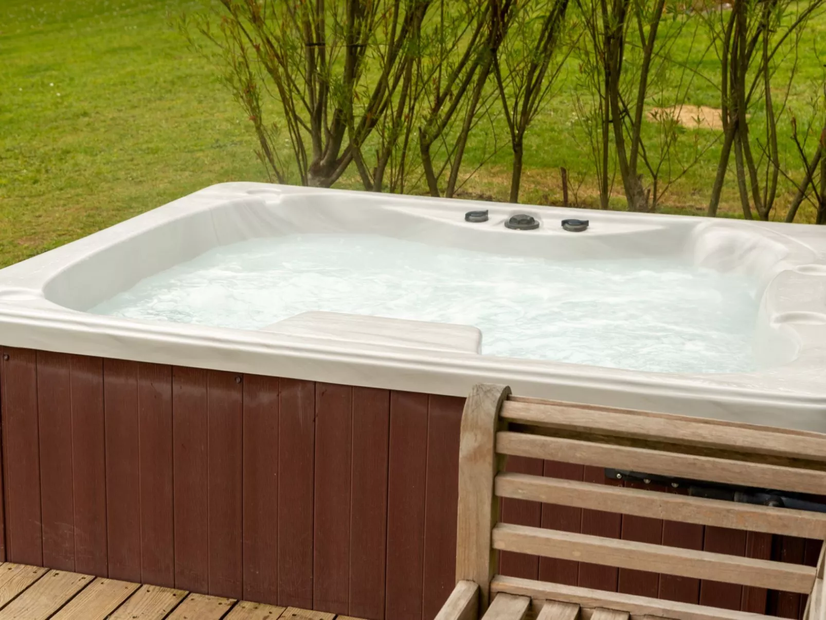 Sycamore Hot Tub Lodge-Buiten