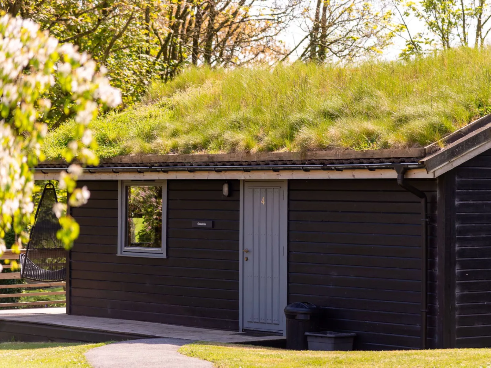 Chestnut Hot Tub Lodge-Buiten