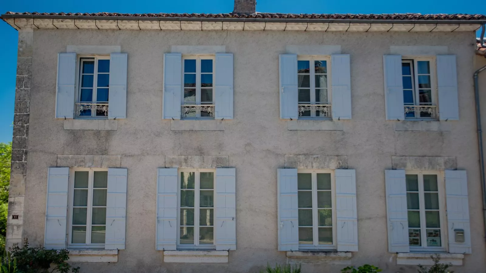 Maison du Bonnesheur-Buitenkant zomer