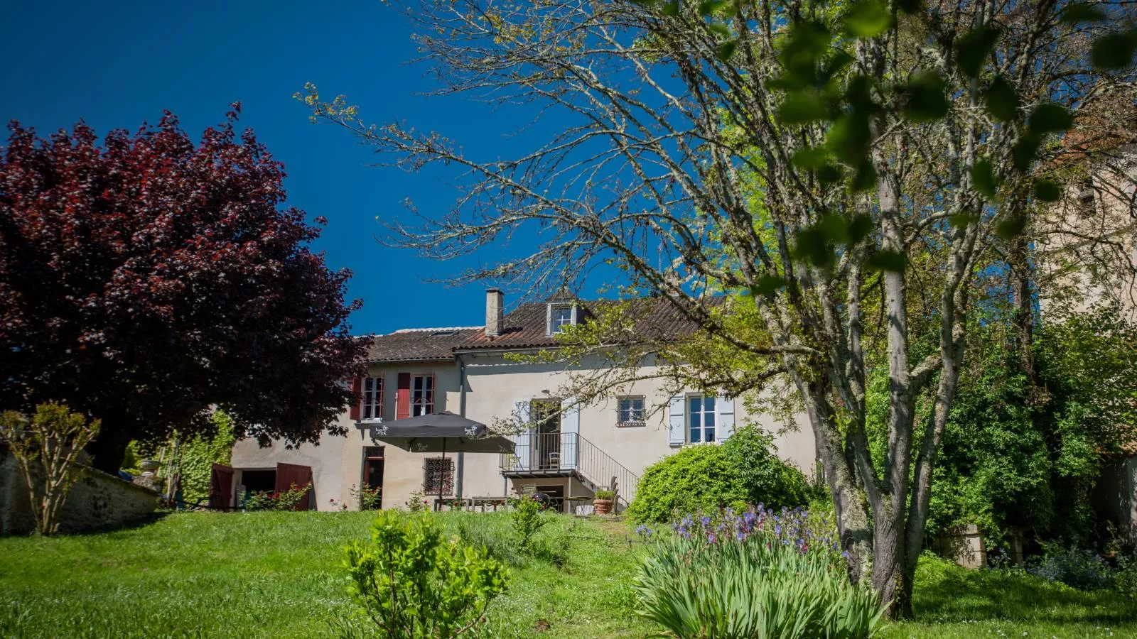 Maison du Bonnesheur-Buitenkant zomer