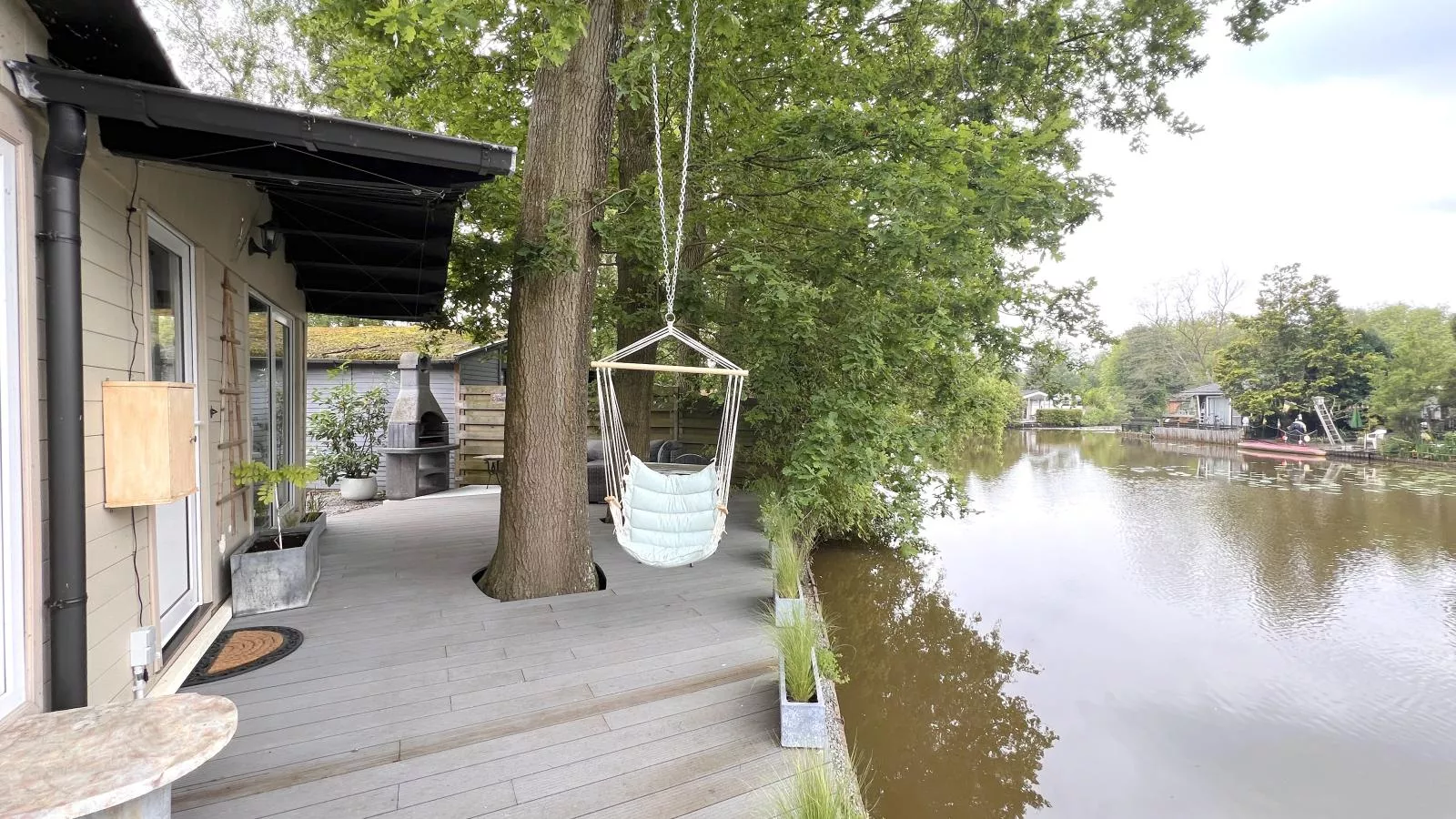 Charlies Chalet-Buitenkant zomer