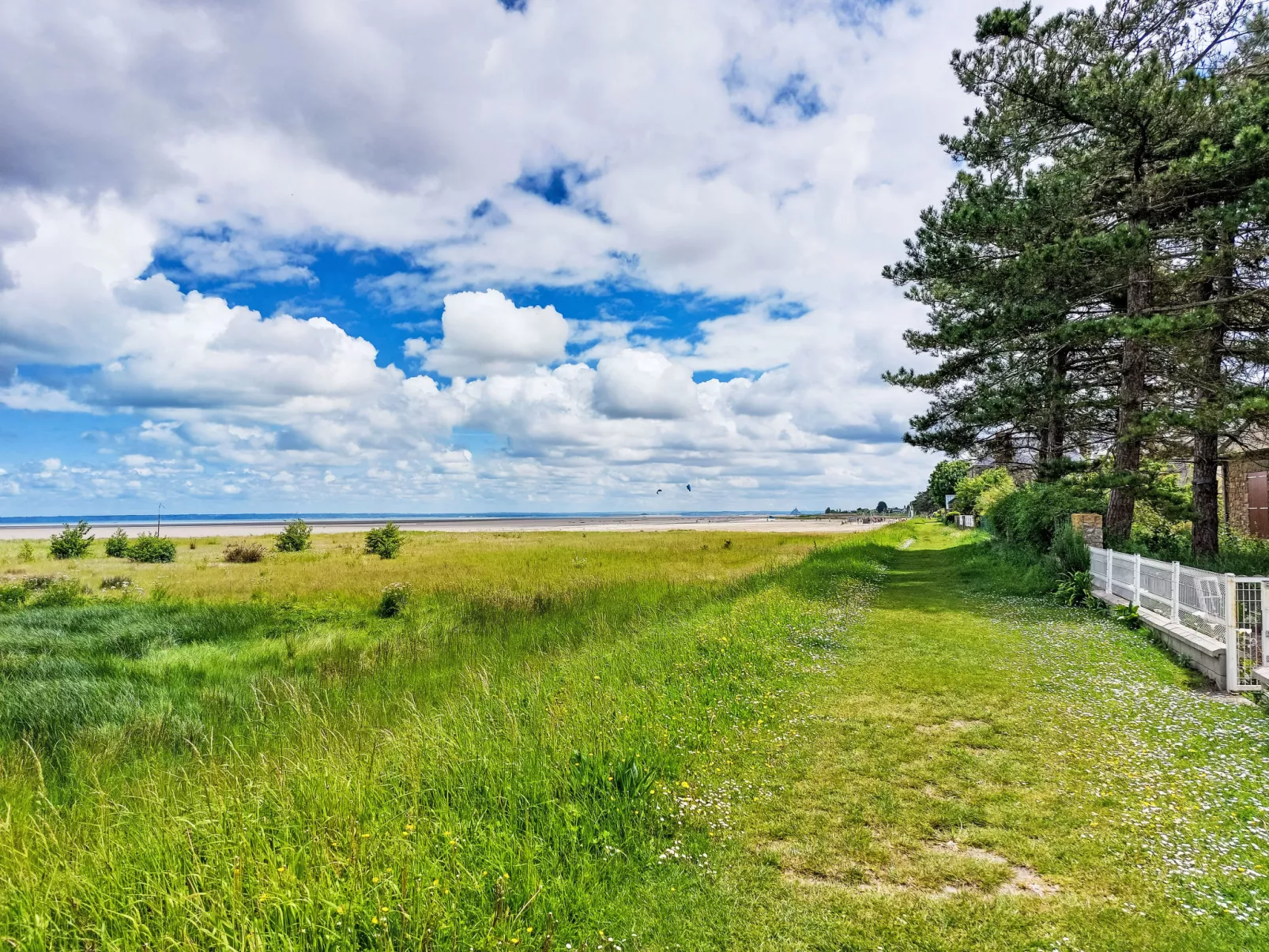 Les yeux dans la baie-Omgeving