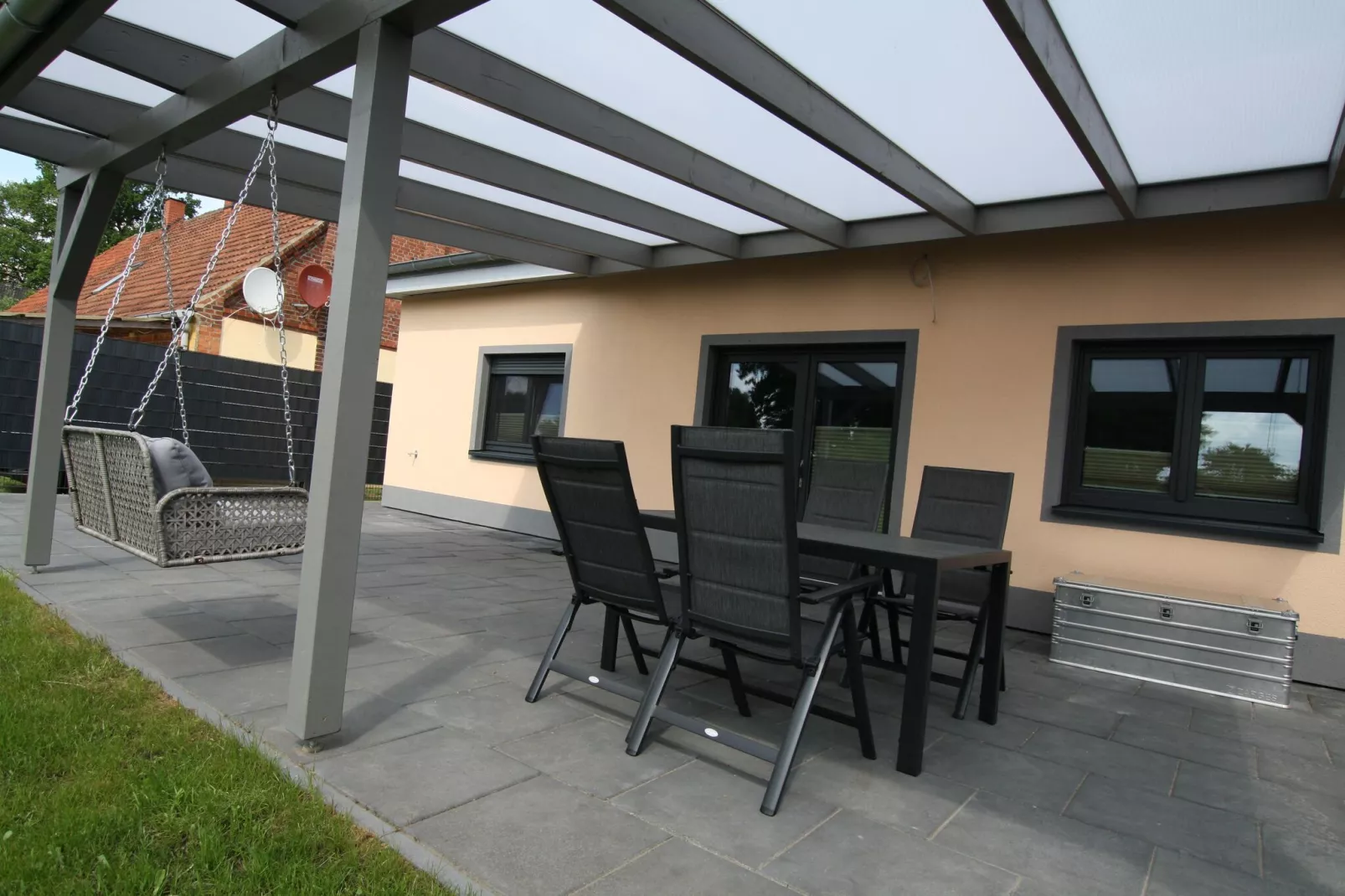 Ferienhaus am Rande der Lewitz-Terrasbalkon