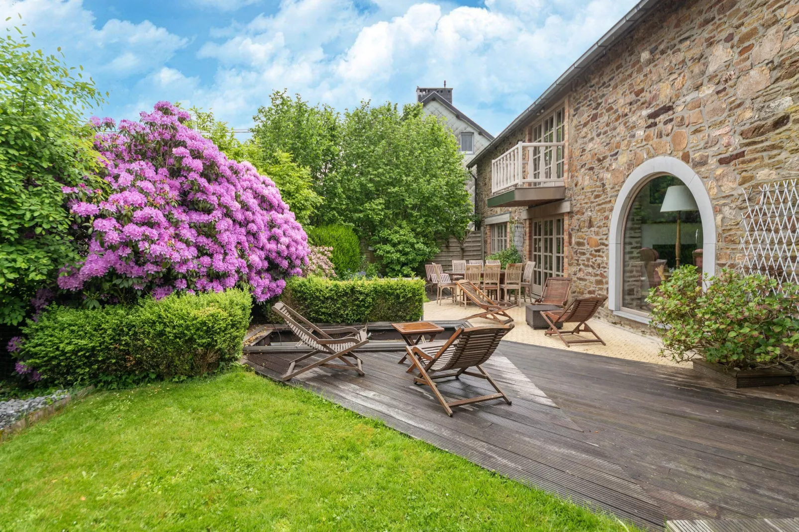 Magnifique habitation avec piscine et bains à remous-Terrasbalkon