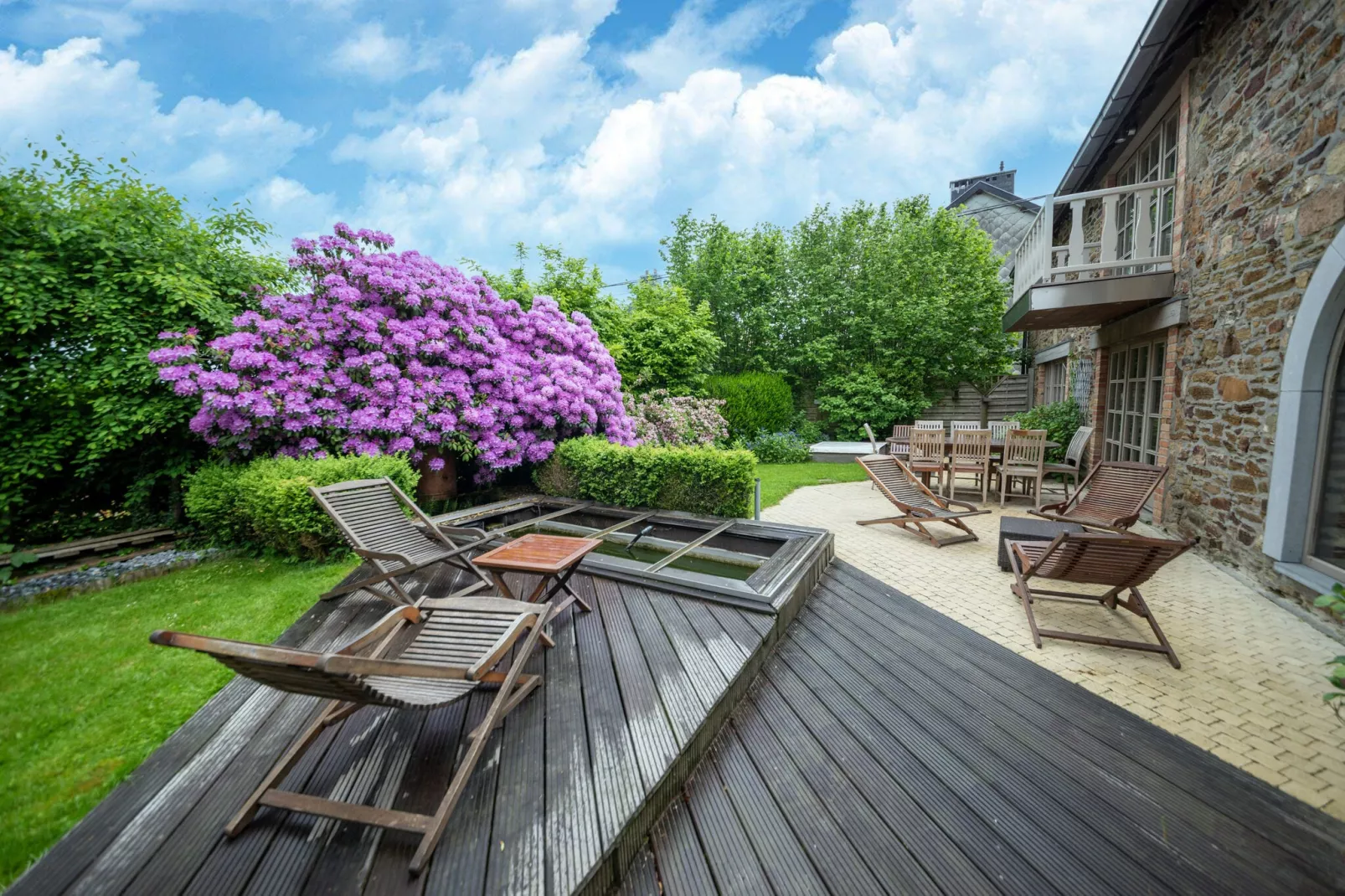 Magnifique habitation avec piscine et bains à remous-Terrasbalkon