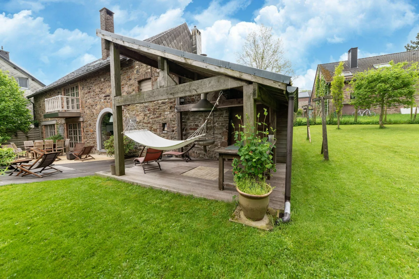 Magnifique habitation avec piscine et bains à remous-Tuinen zomer