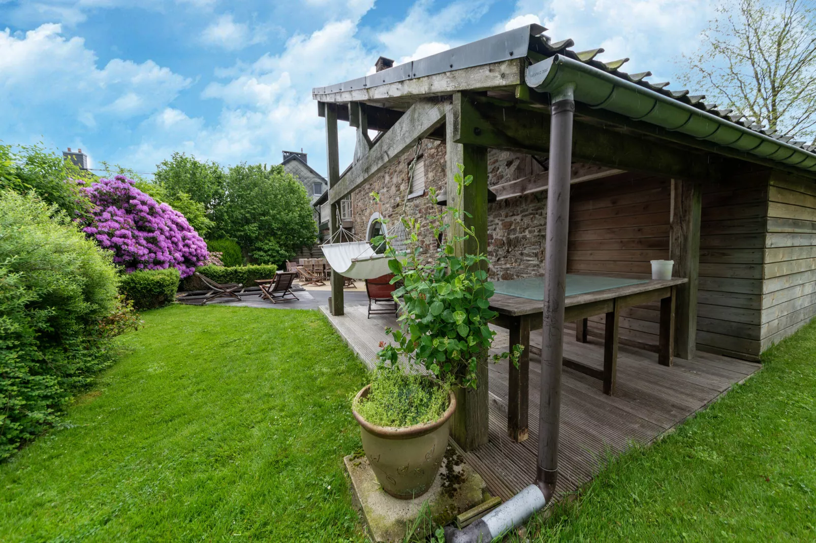 Magnifique habitation avec piscine et bains à remous-Tuinen zomer