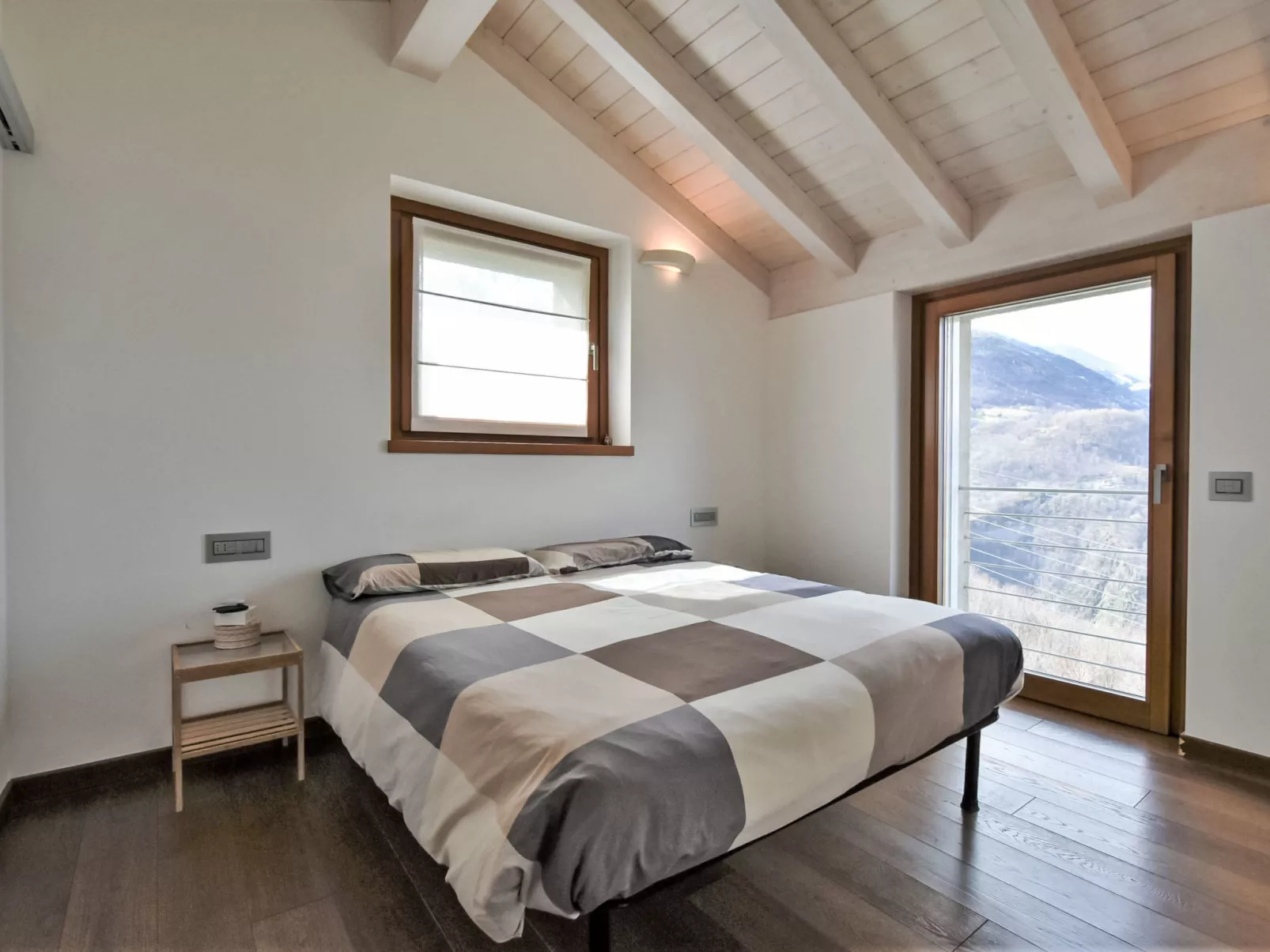 Arzo Mountain Chalet-Binnen