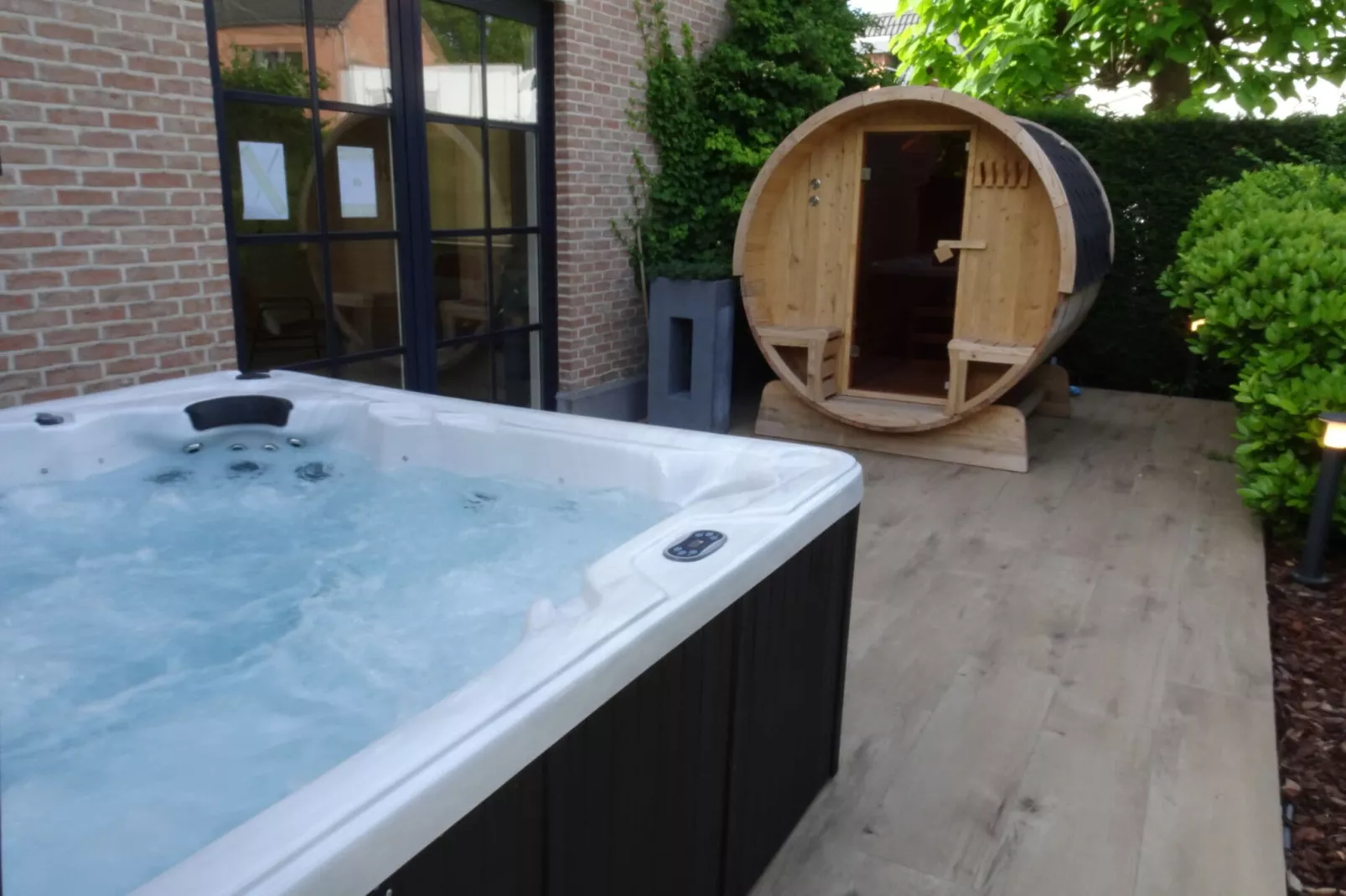 Luxe vakantiewoning met sauna en jacuzzi in Heers-Wellness