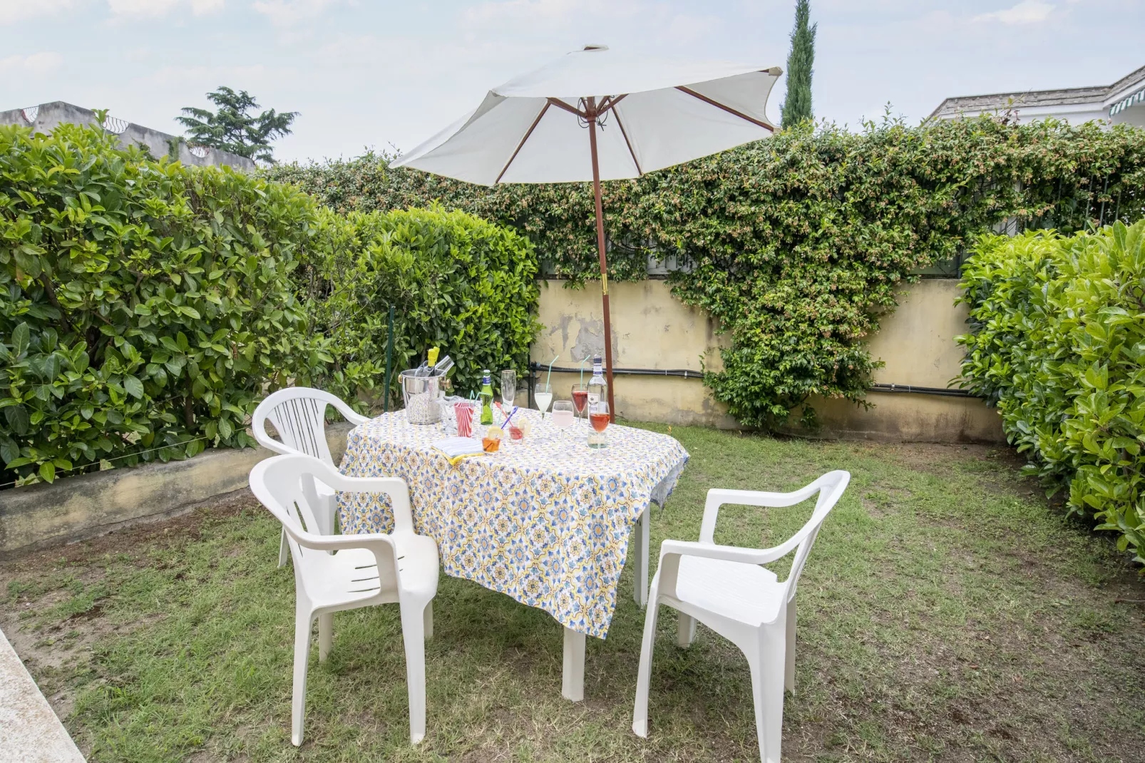 Conca degli Dei con giardino-Tuinen zomer