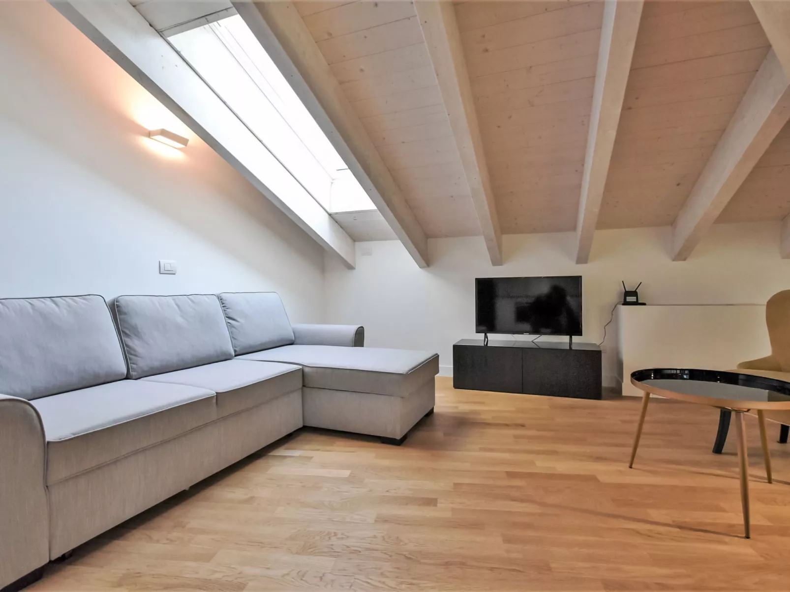 White Attic Terrace-Binnen