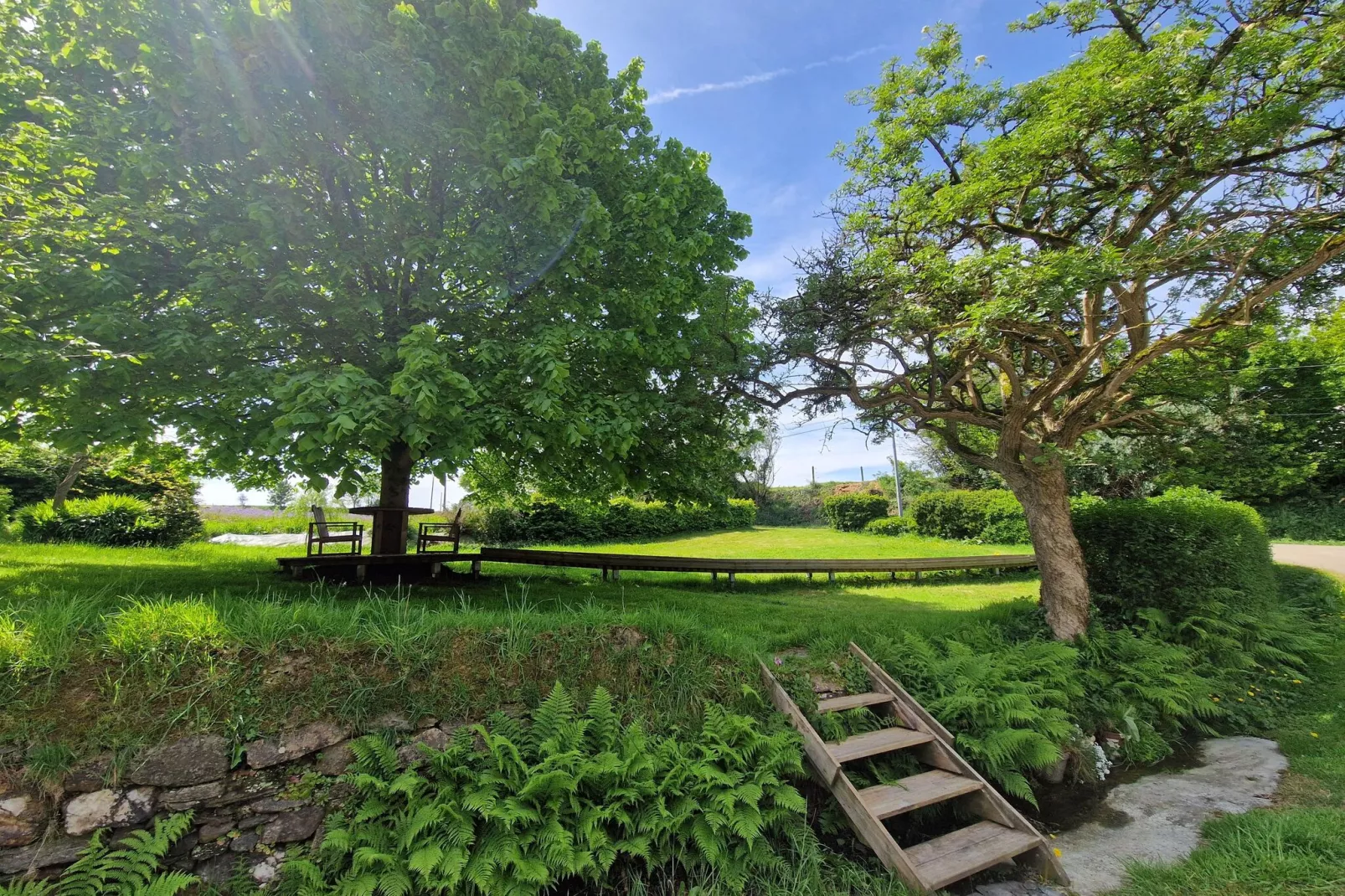 Between land and sea holiday home in the hinterland of the bay of Morlaix-Tuinen zomer